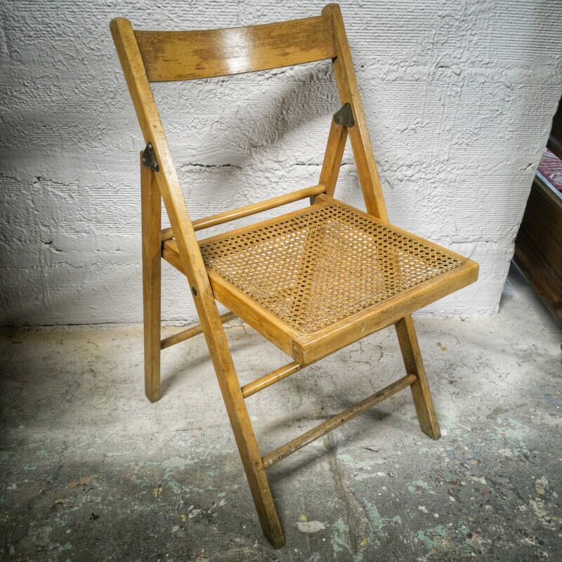 Folding chair with canne seat