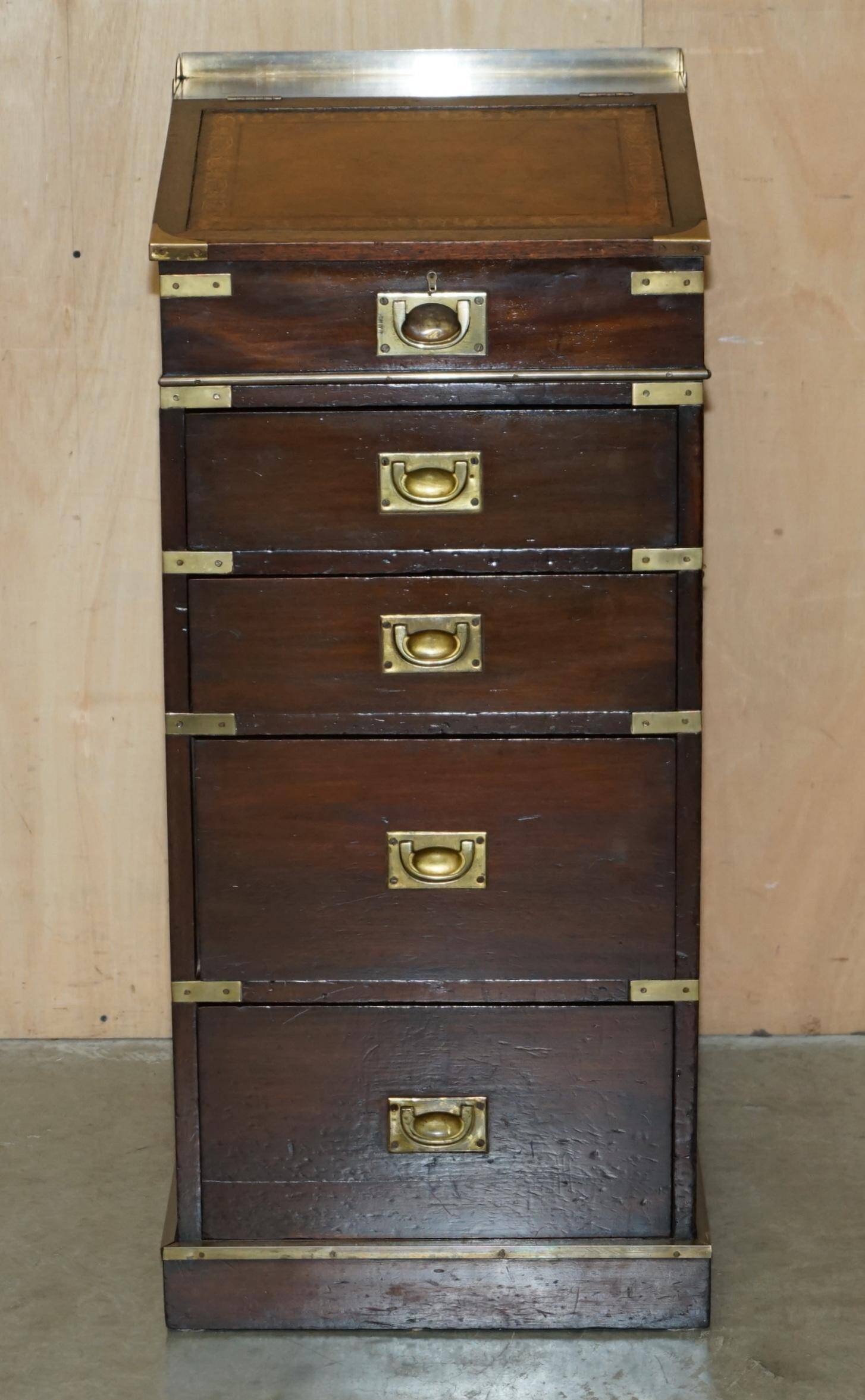 Bureau de campagne Davenport victorien antique en cuir avec galerie en laiton
