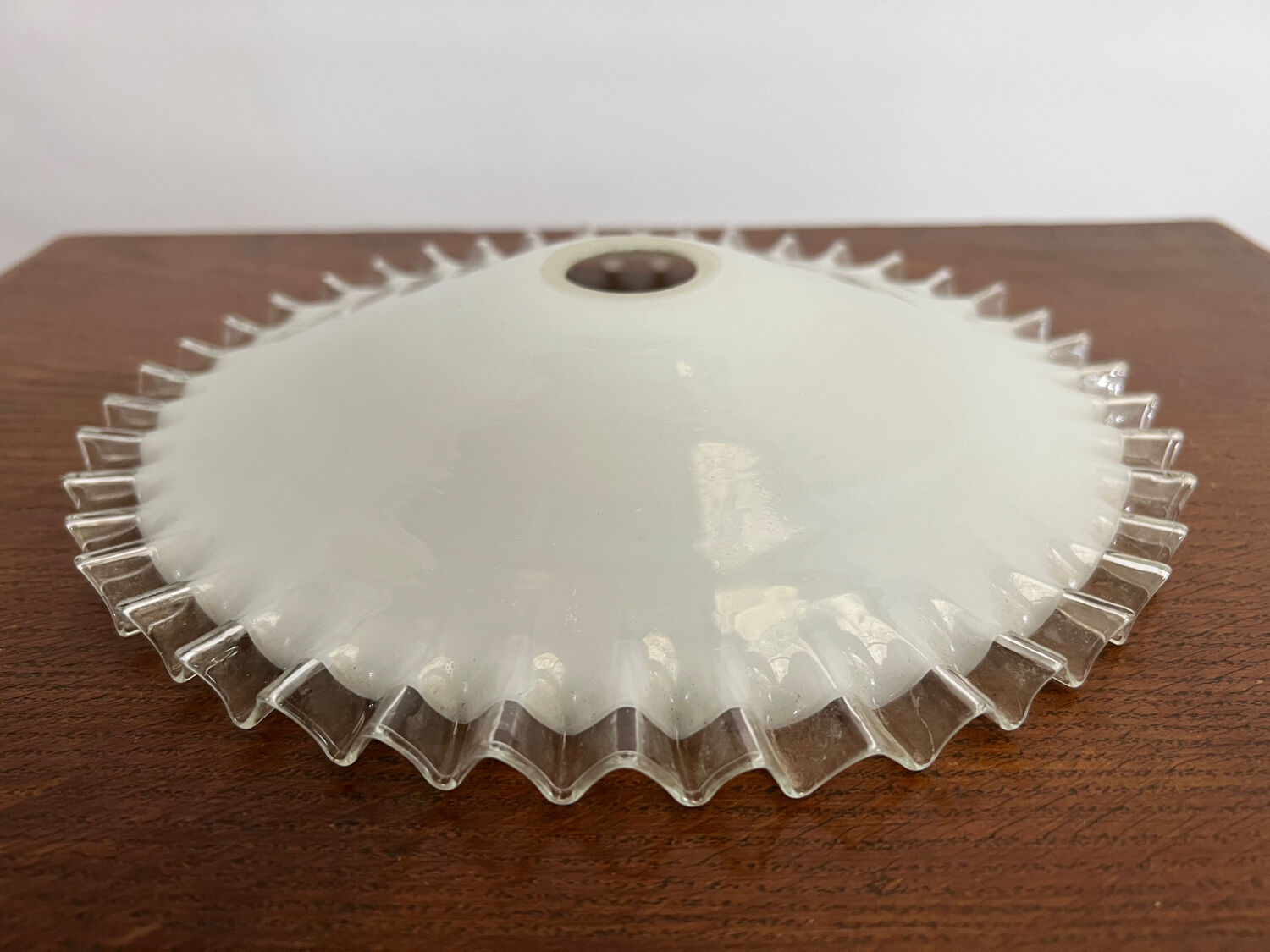 Opaline white vintage suspension