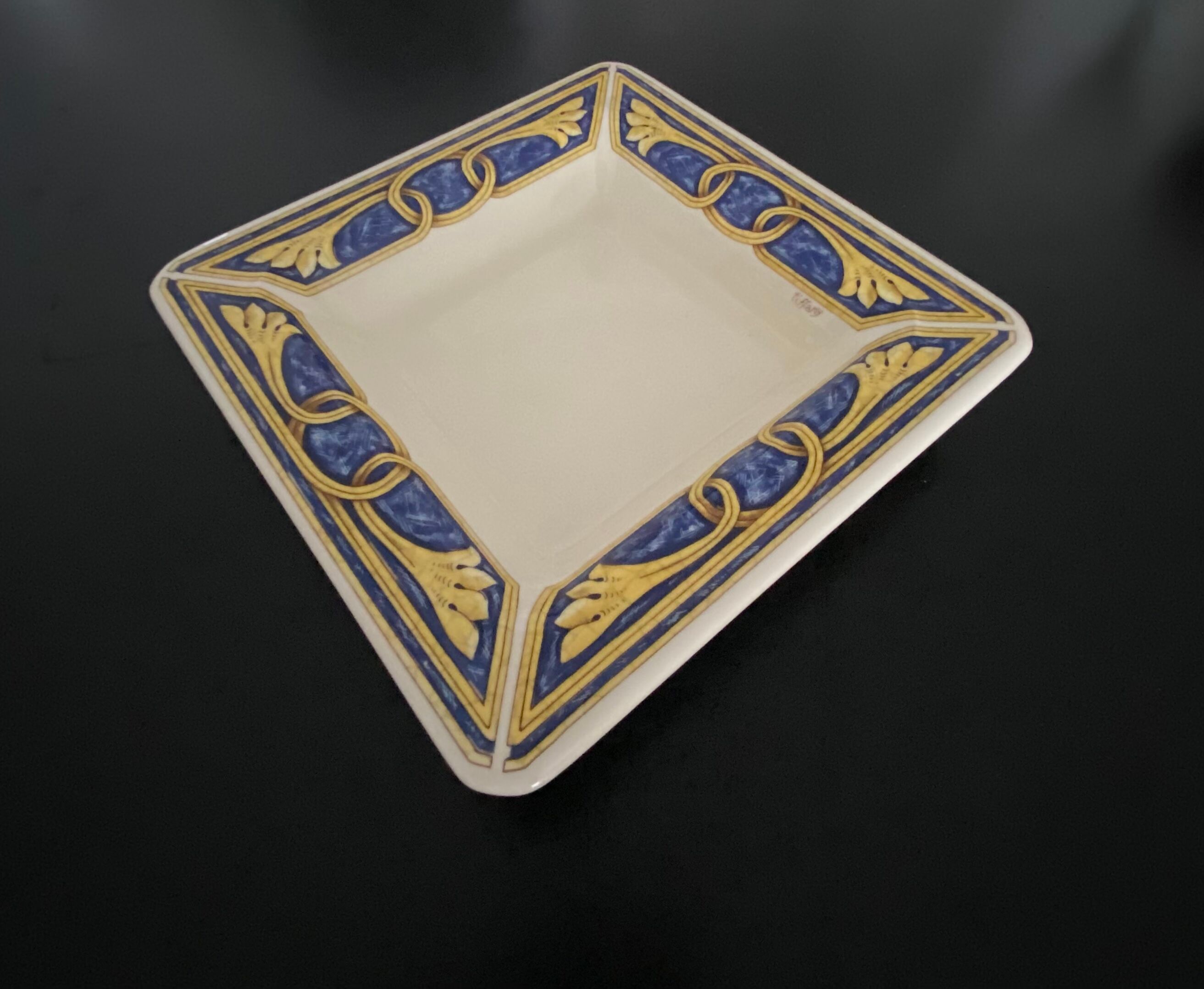 1 ceramic pocket empty from the Tiffany brand