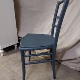 Chaise en bois bleu foncé