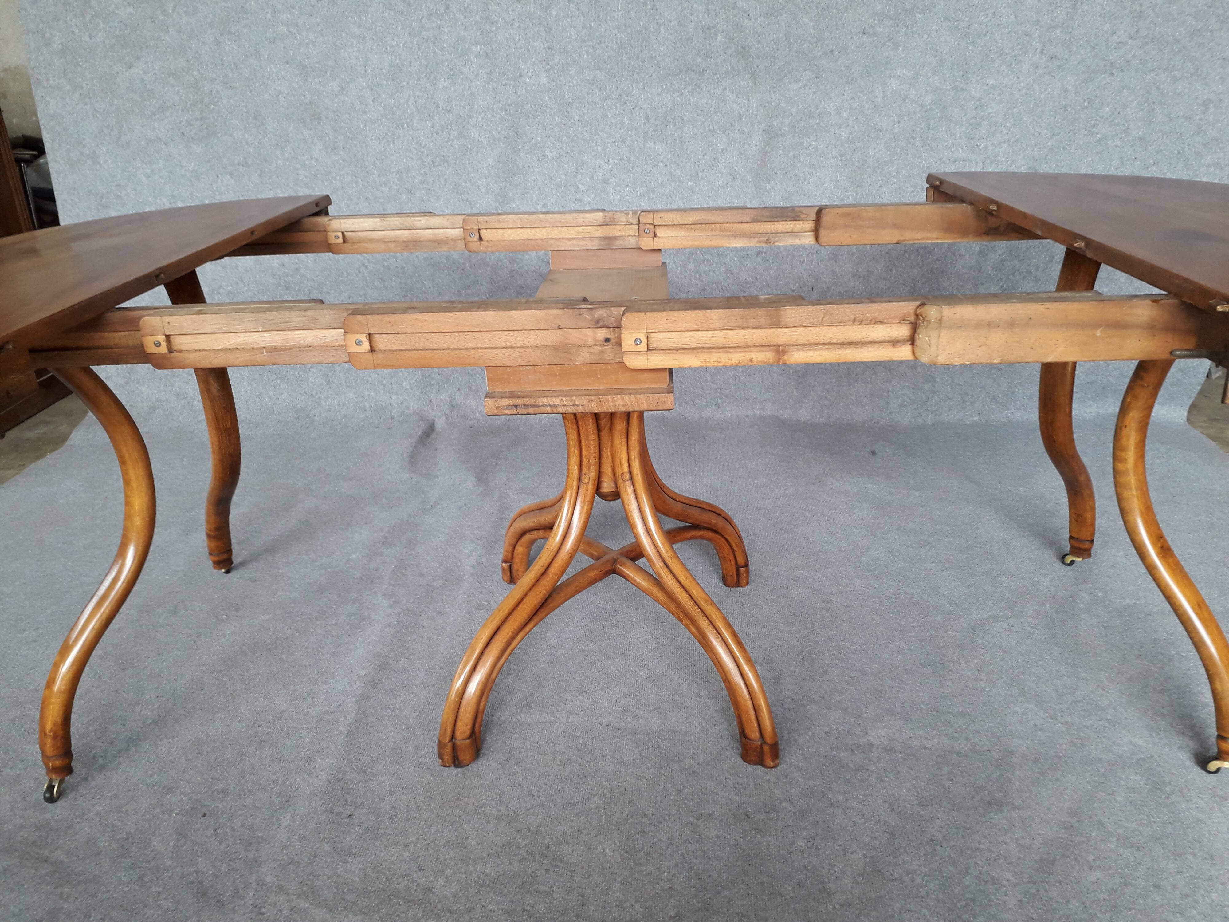 Extending table with vintage bentwood base from the end of the 19th century
