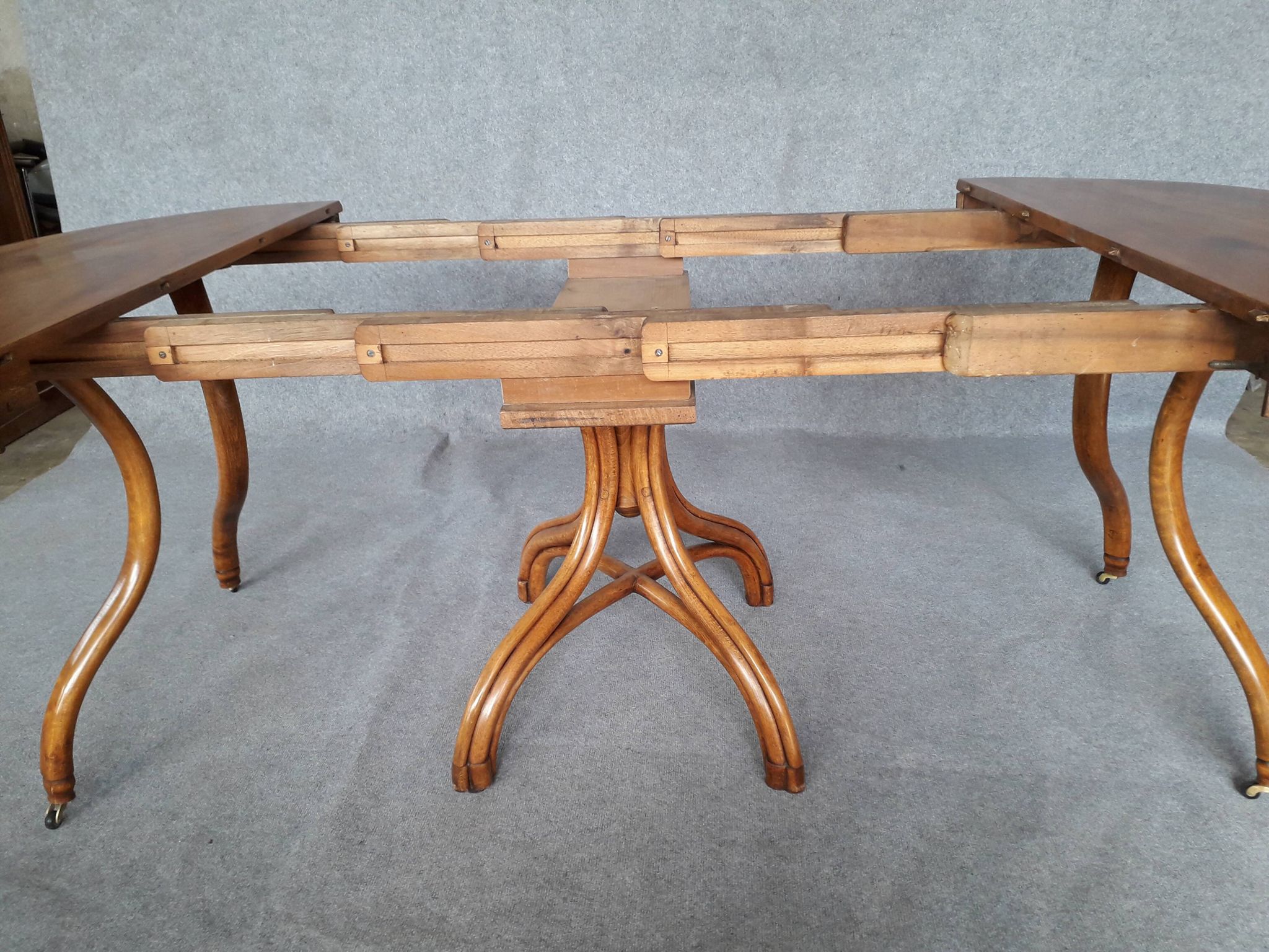 Extending table with vintage bentwood base from the end of the 19th century