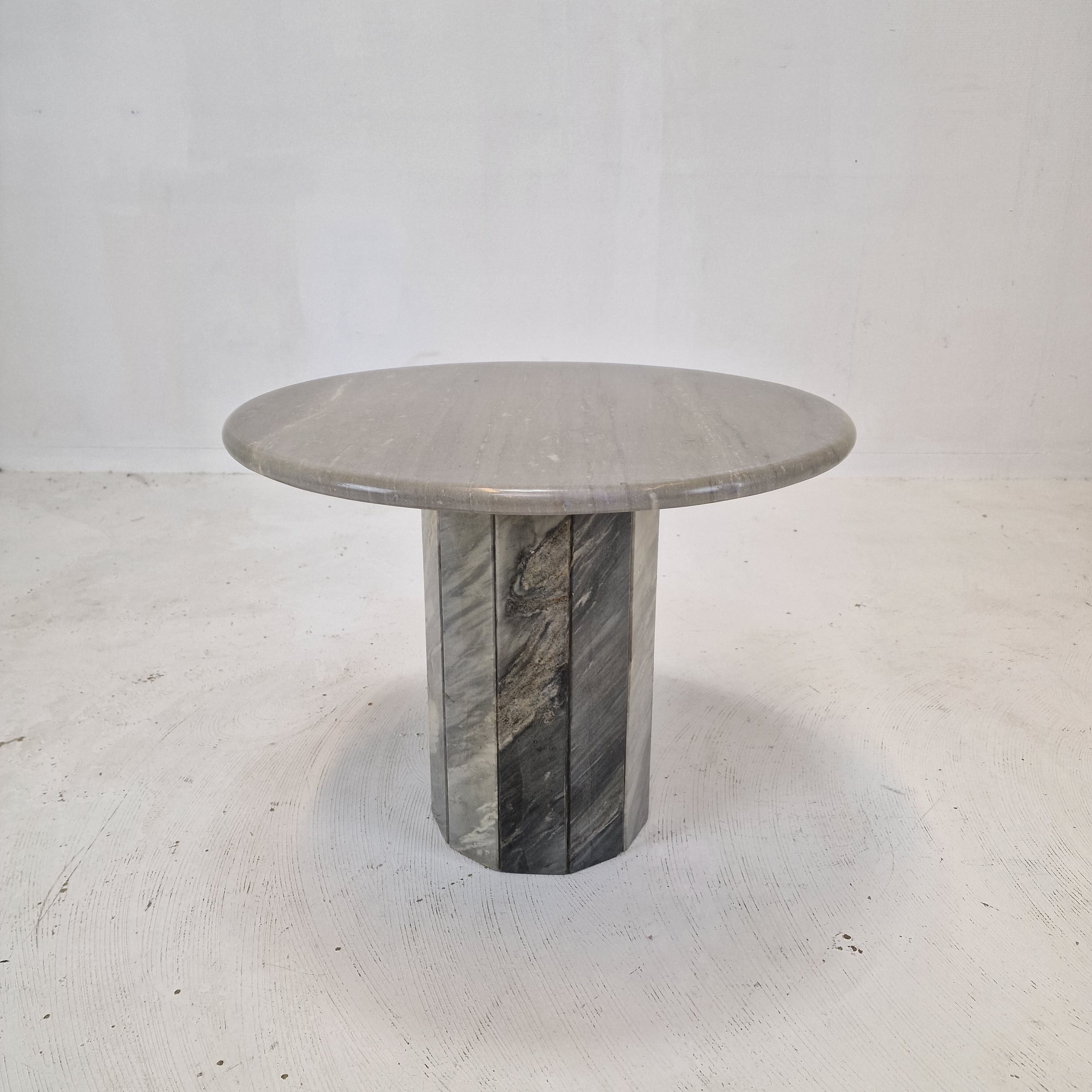 Round italian marble coffee or side table, 1980's