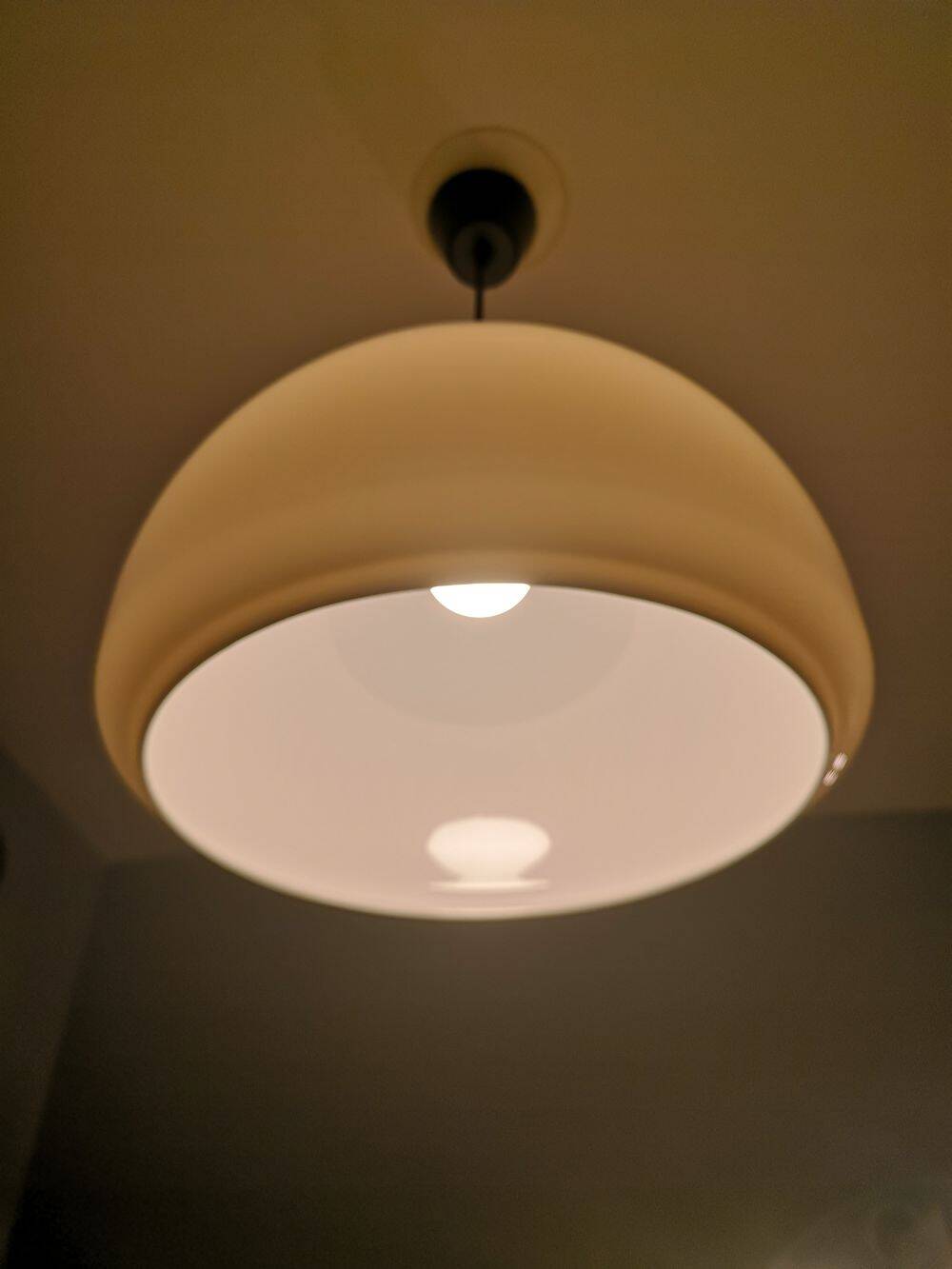 Suspension en polyméthacrylate mushroom - Années 1970