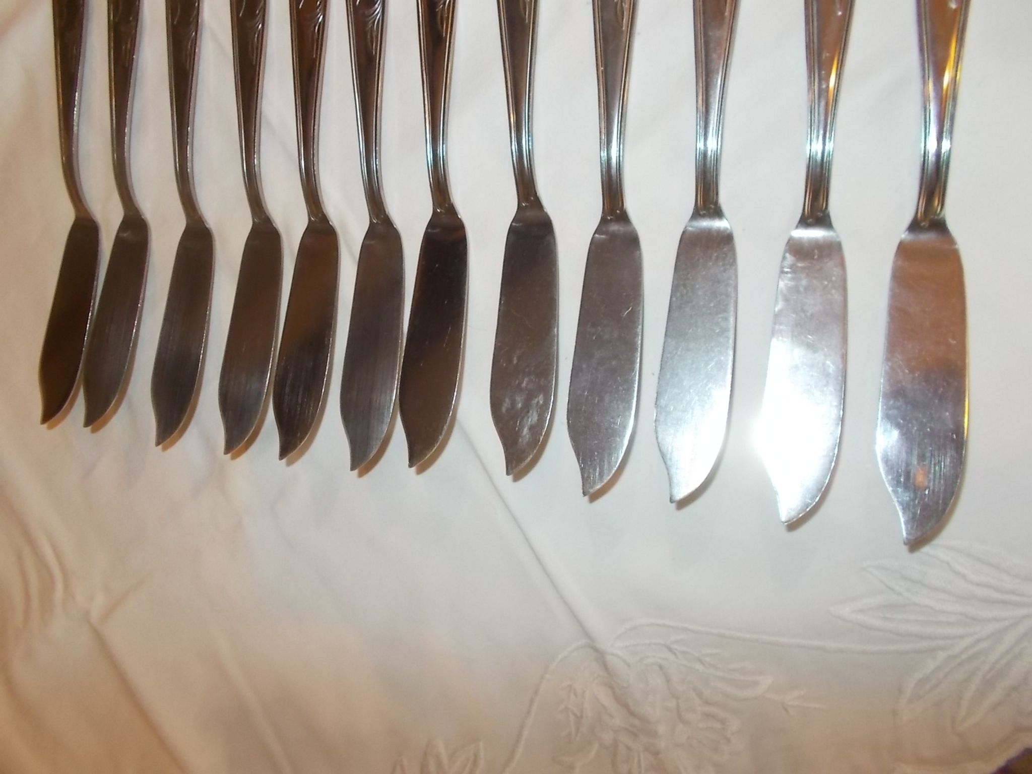 Lot of 12 metal fish cutlery sets.
