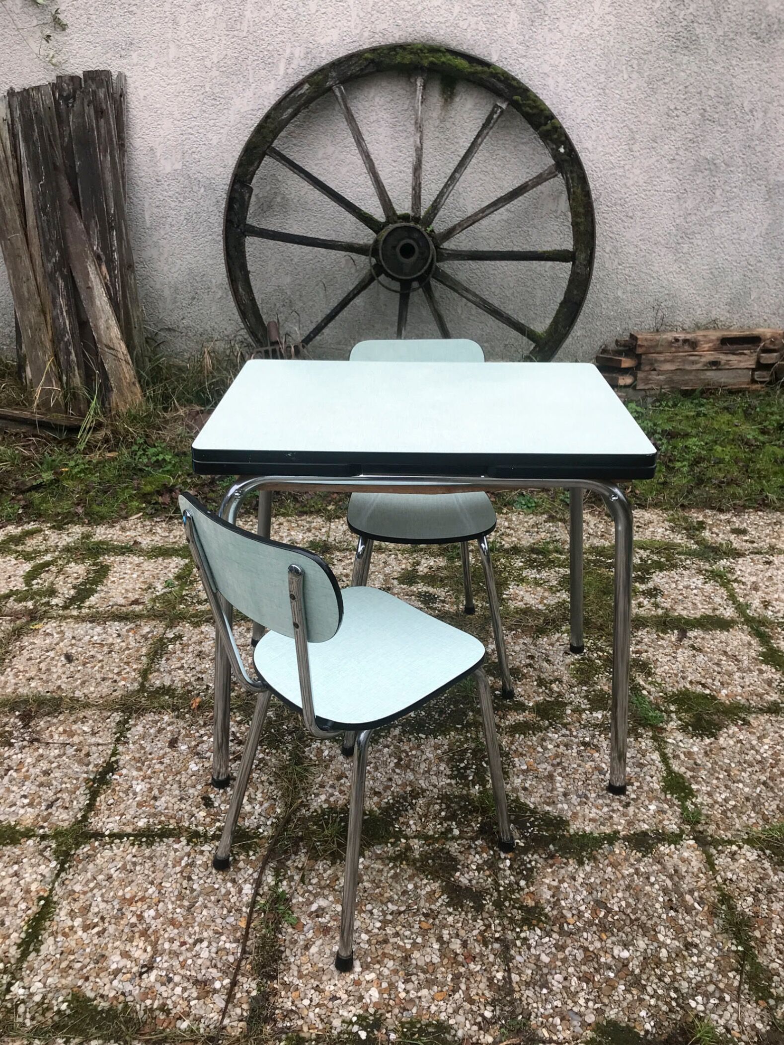 Table and chairs in water green formica