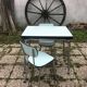 Table et chaises en formica vert d'eau