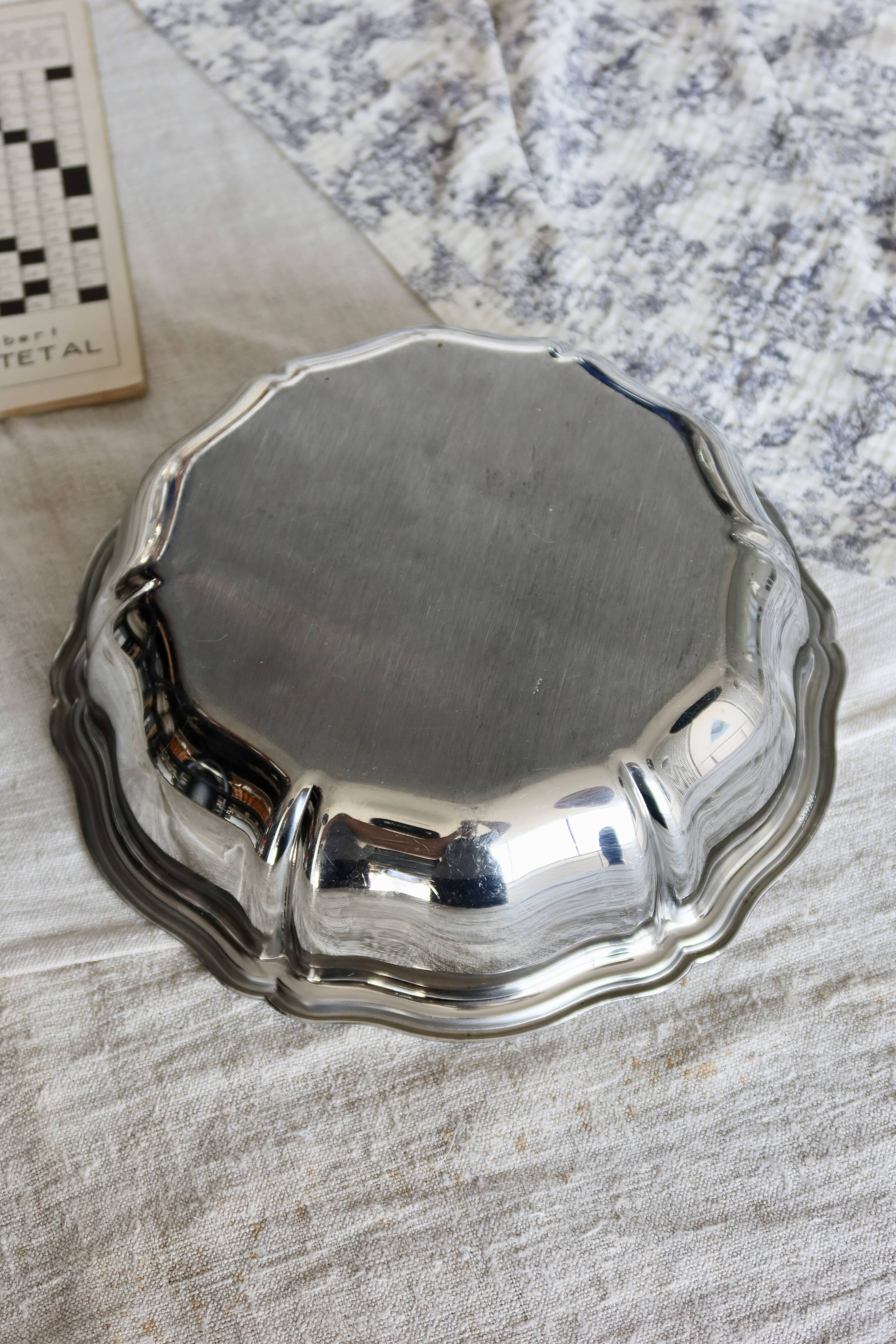 Vintage silver-plated metal salad bowl with gadrooned edge