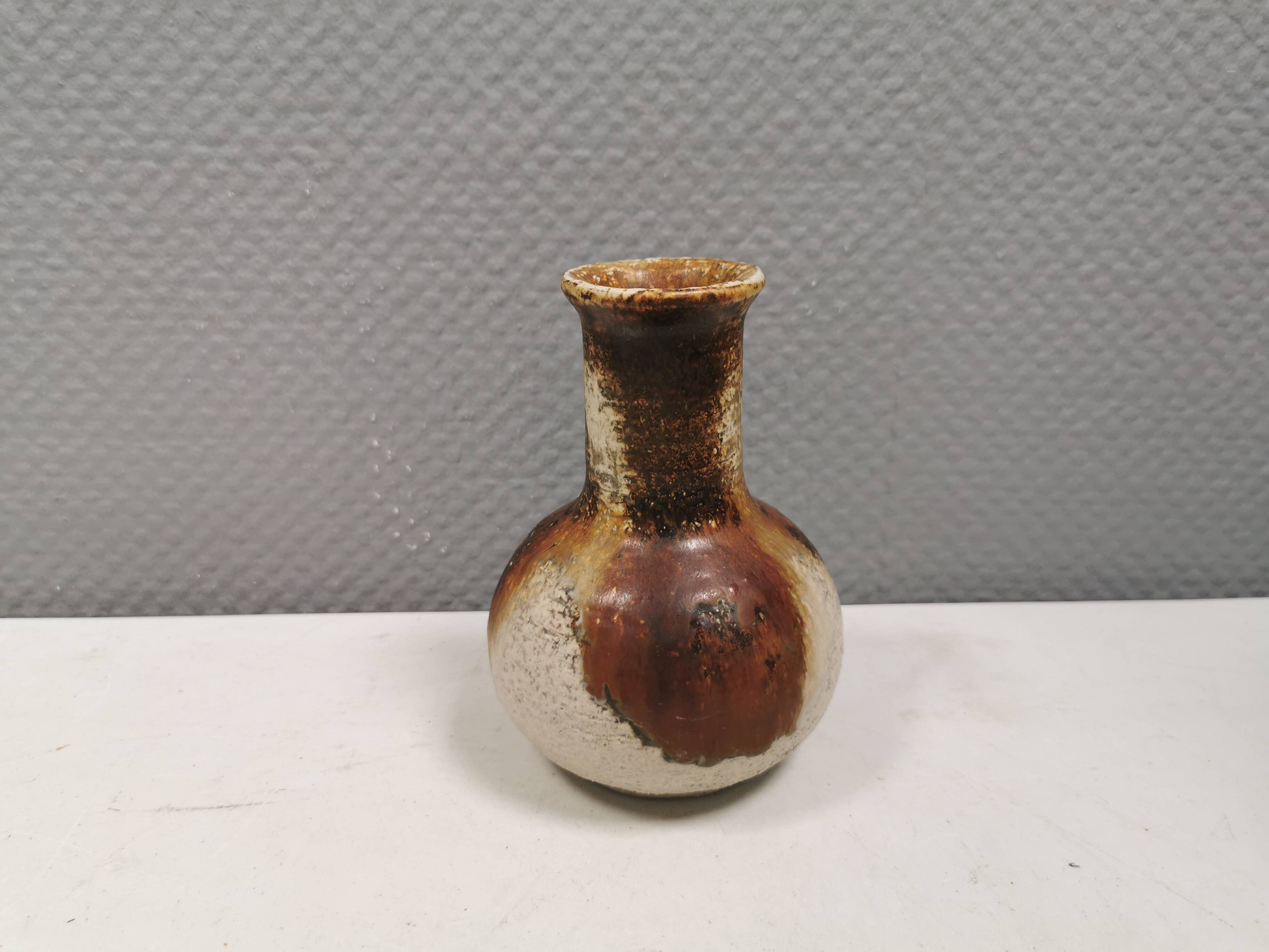 Small, delicious vase by Axel Larsen Denmark 70s for his own company AXELLA