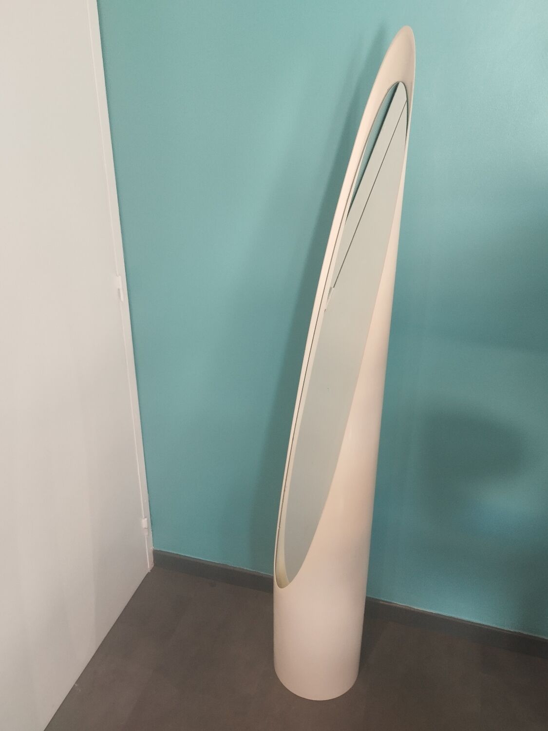 Large mirror lipstick design