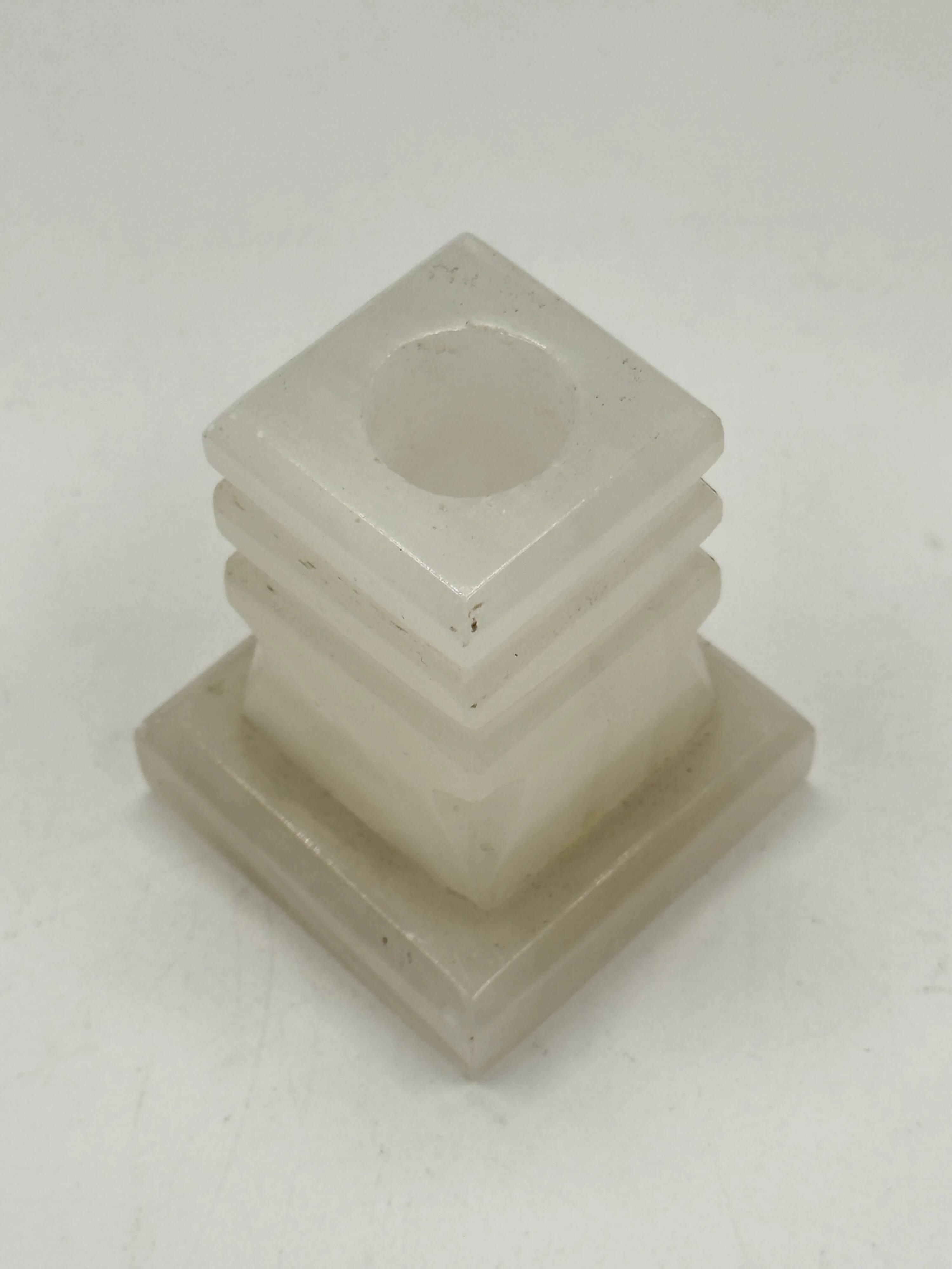 Bougeoir vintage en onyx sculpté, design architectural à gradins