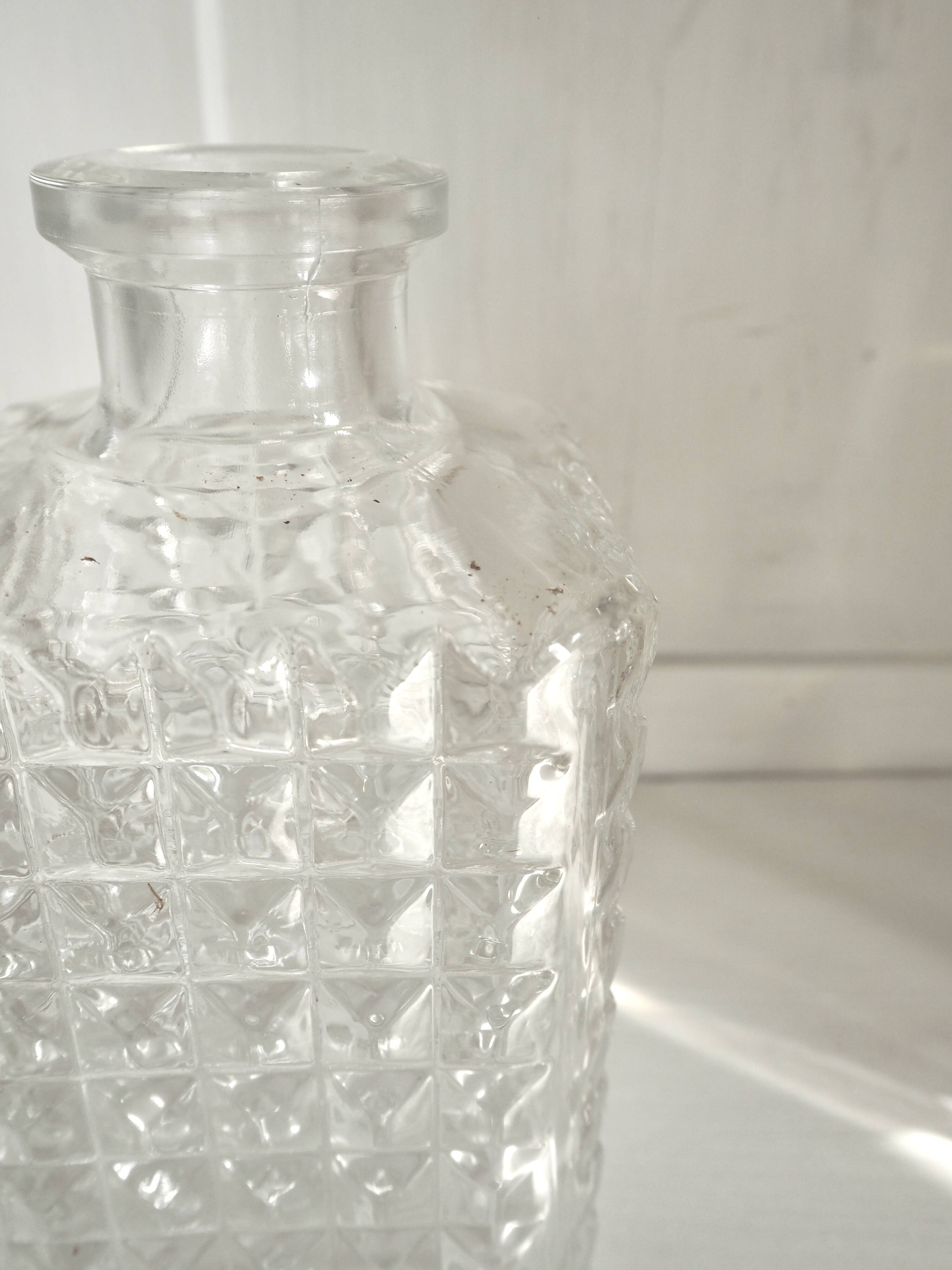 Glass whisky carafe with 4 glasses