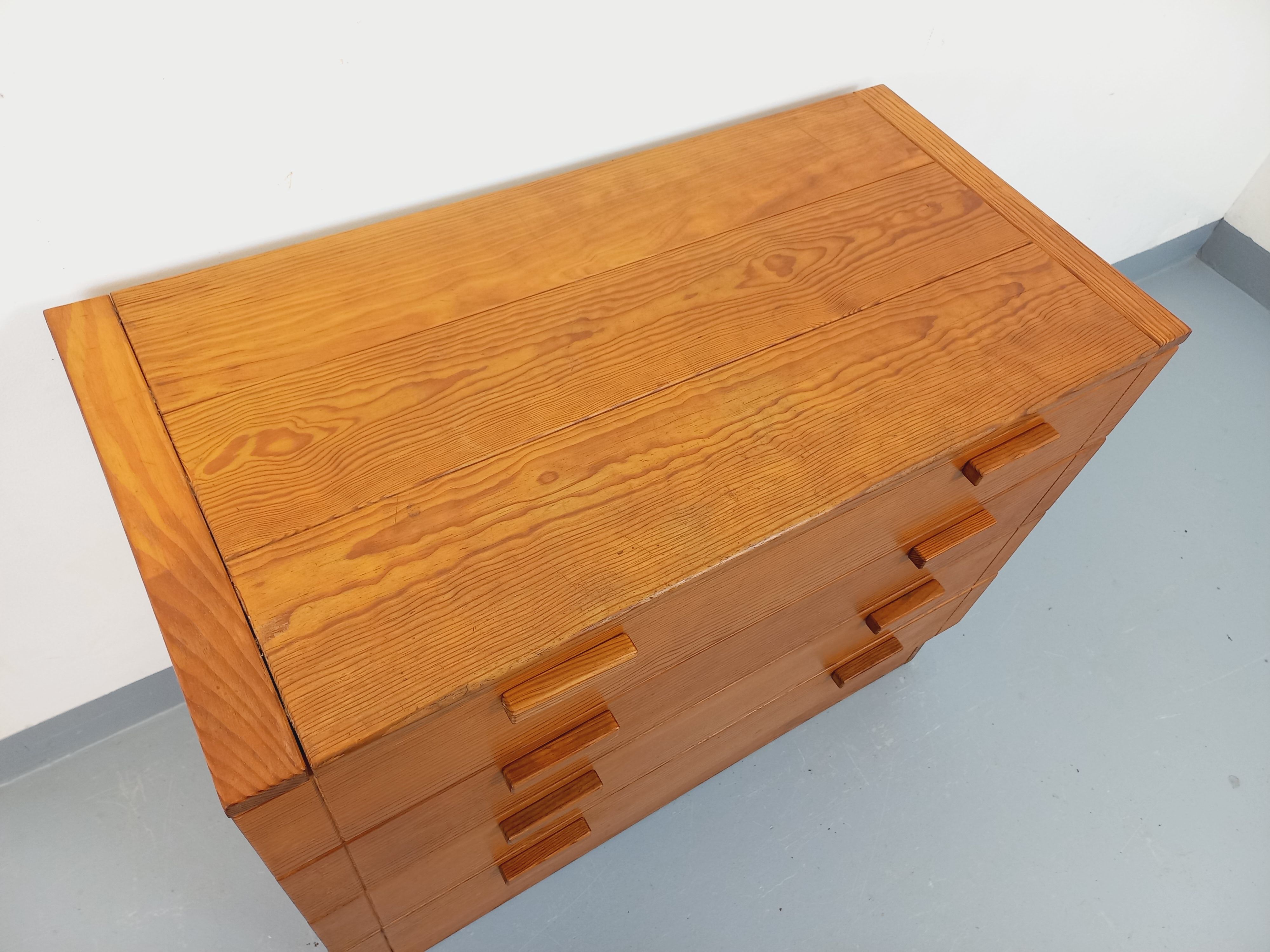 Vintage pine chest of drawers from the 1970s.