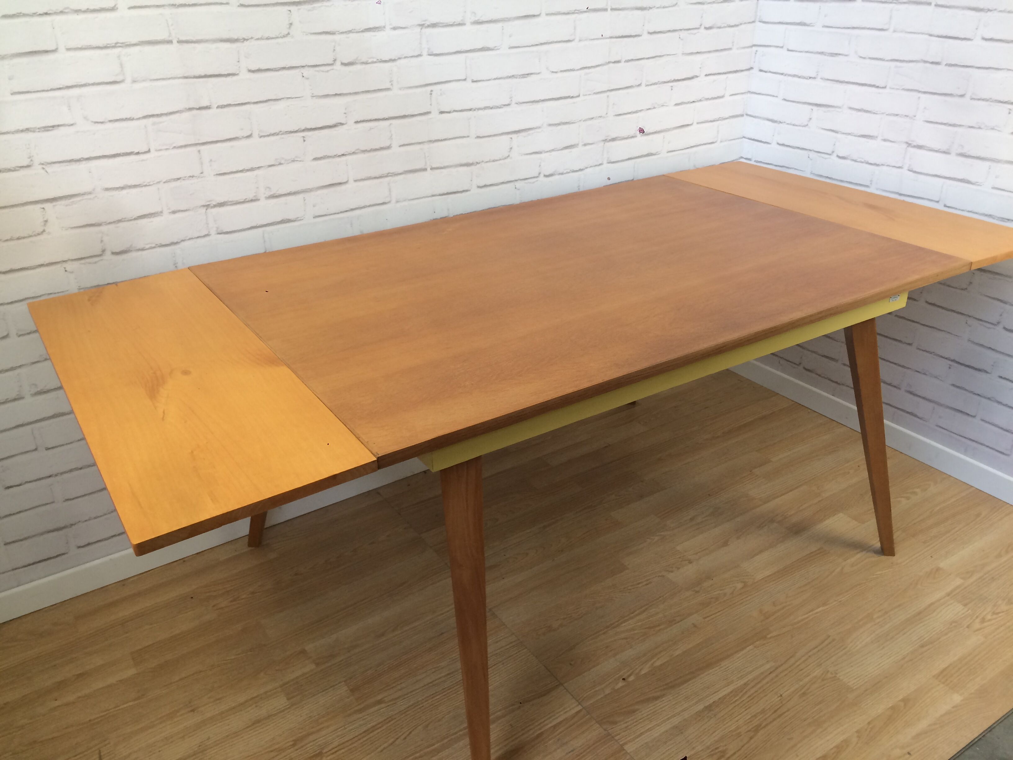 Table vintage foot compass