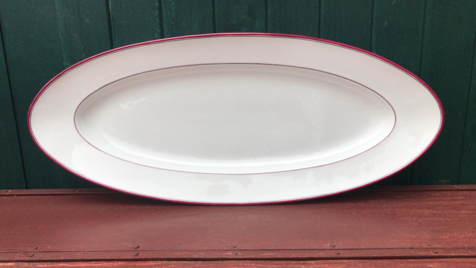 Porcelain serving dish