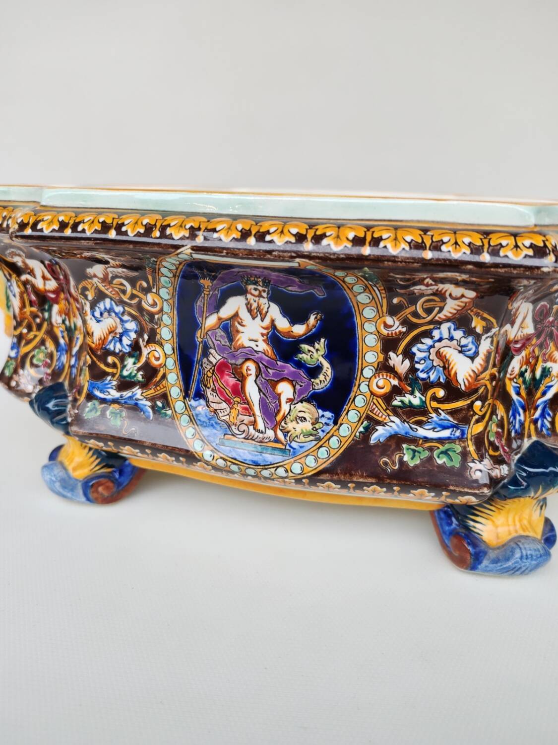 Gien earthenware jardinière, Renaissance model, 20th century.