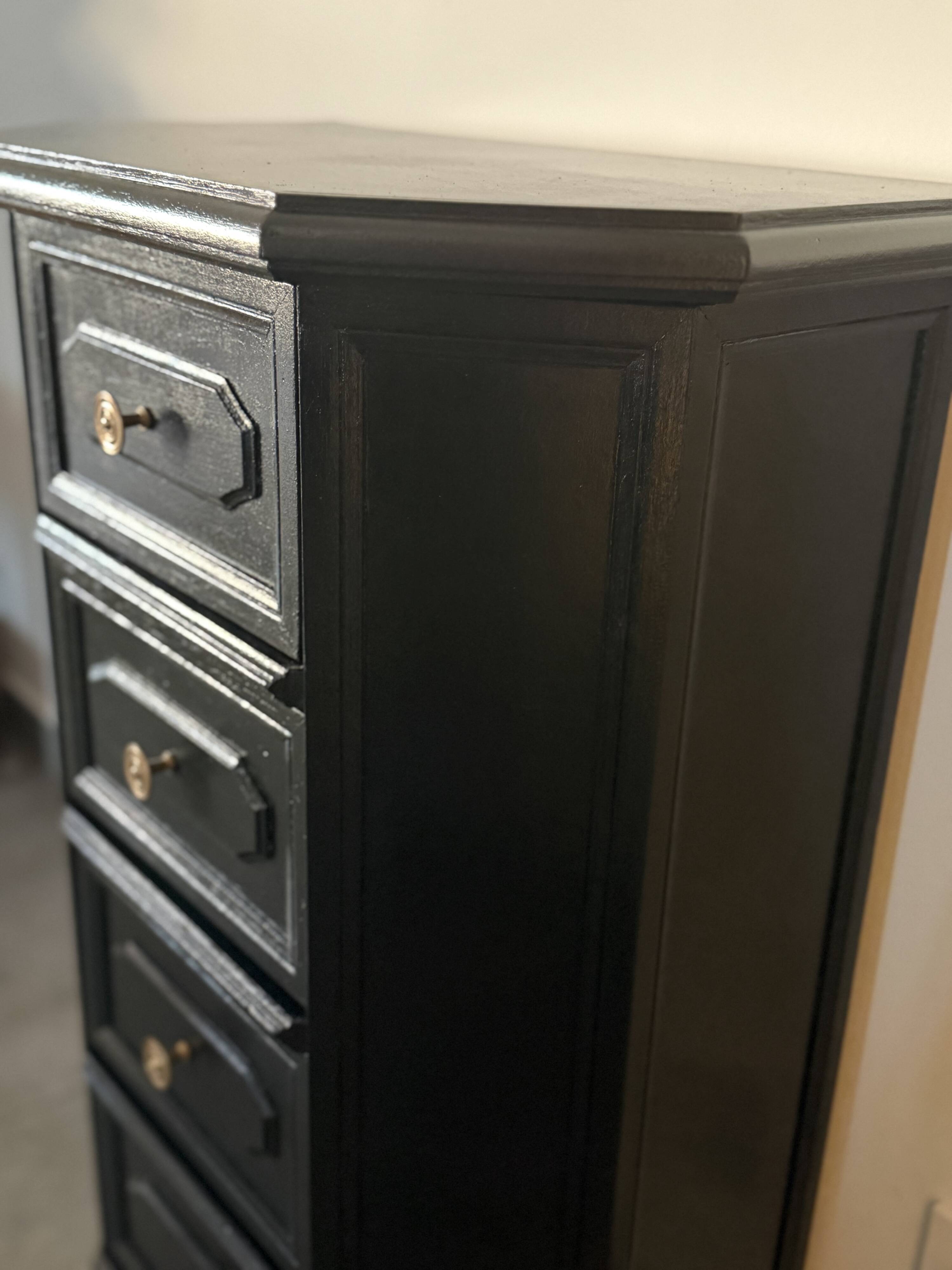 Furniture with 4 drawers