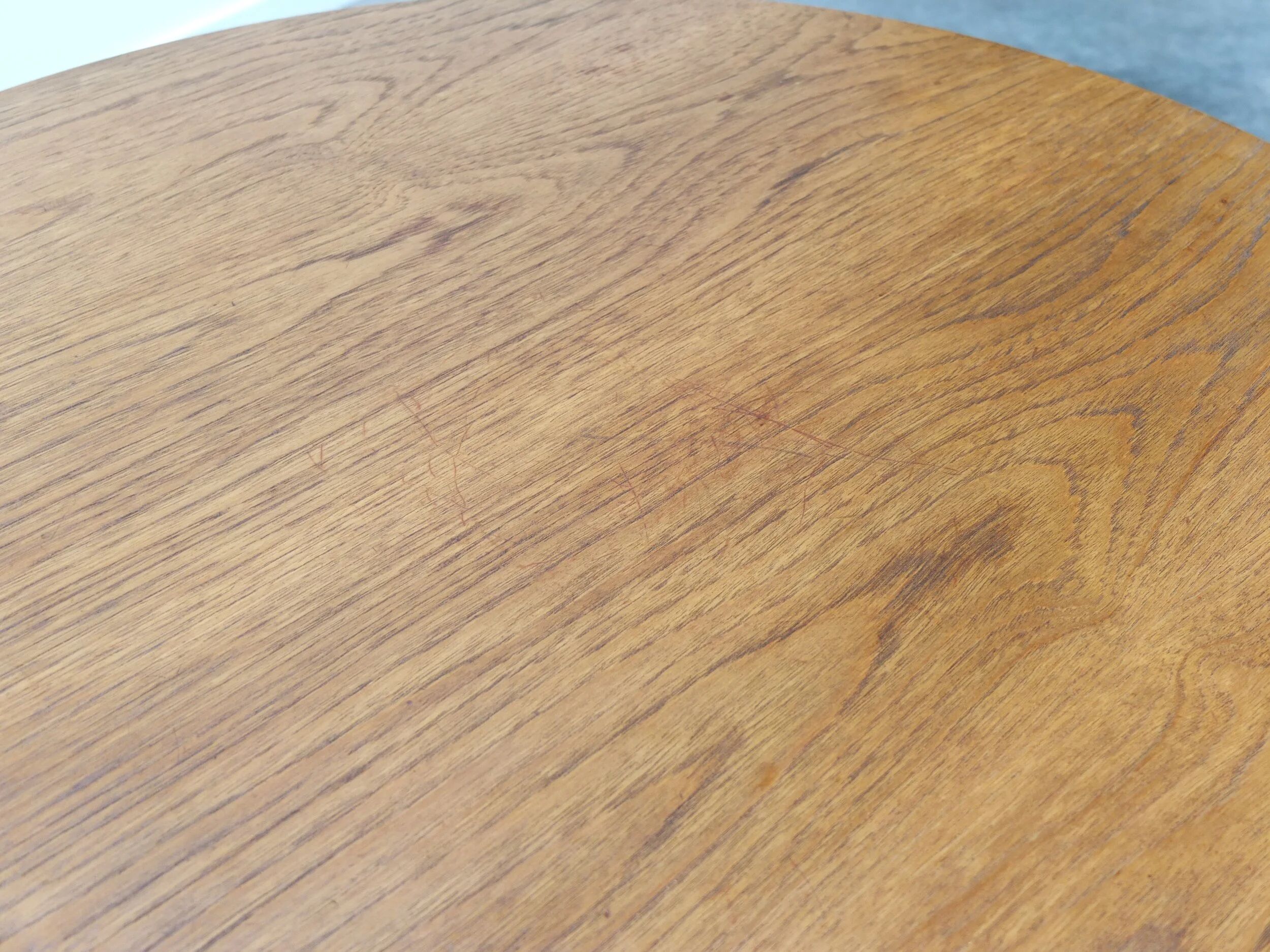 Circular coffee table in oak by Arne Jacobsen for Fritz Hansen, 1960s