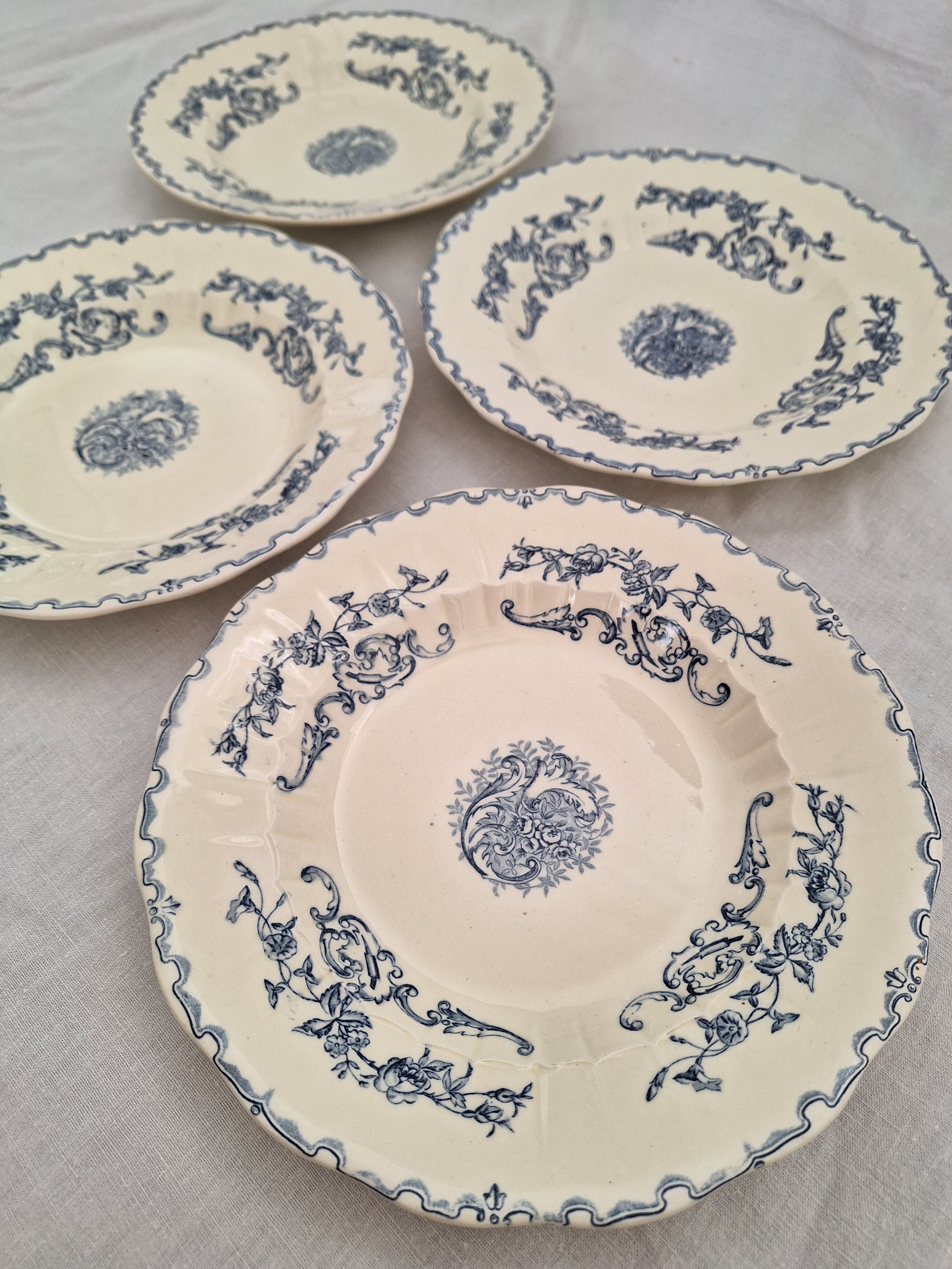 Vintage hollow plates HC Moscow