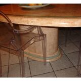 Table ovoide en travertin rose et vert vers 1975