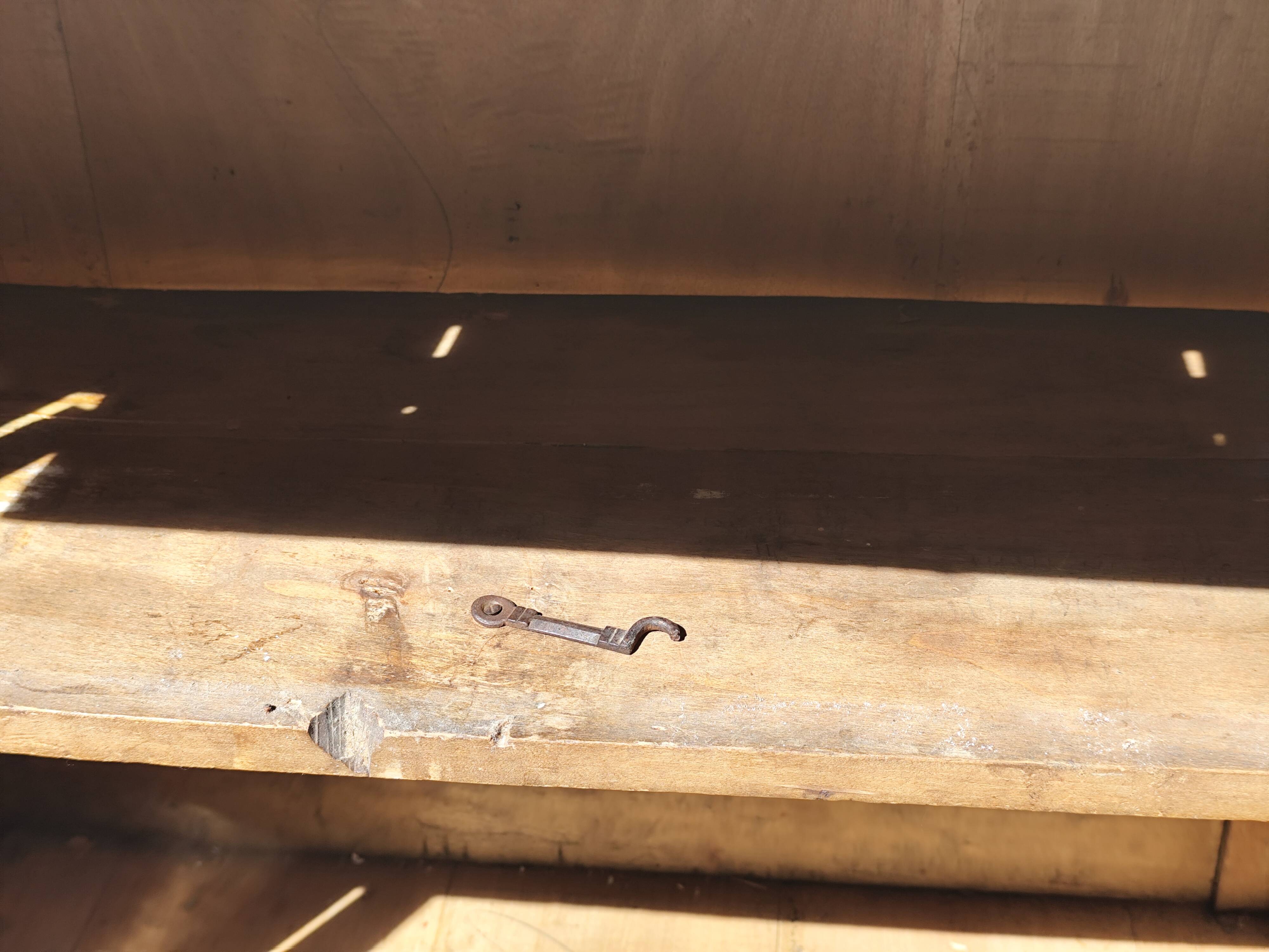 Small Parisian sideboard with one drawer and two doors, white lacquered