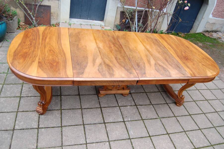 Napoleon III period walnut table from the late 19th century with extensions