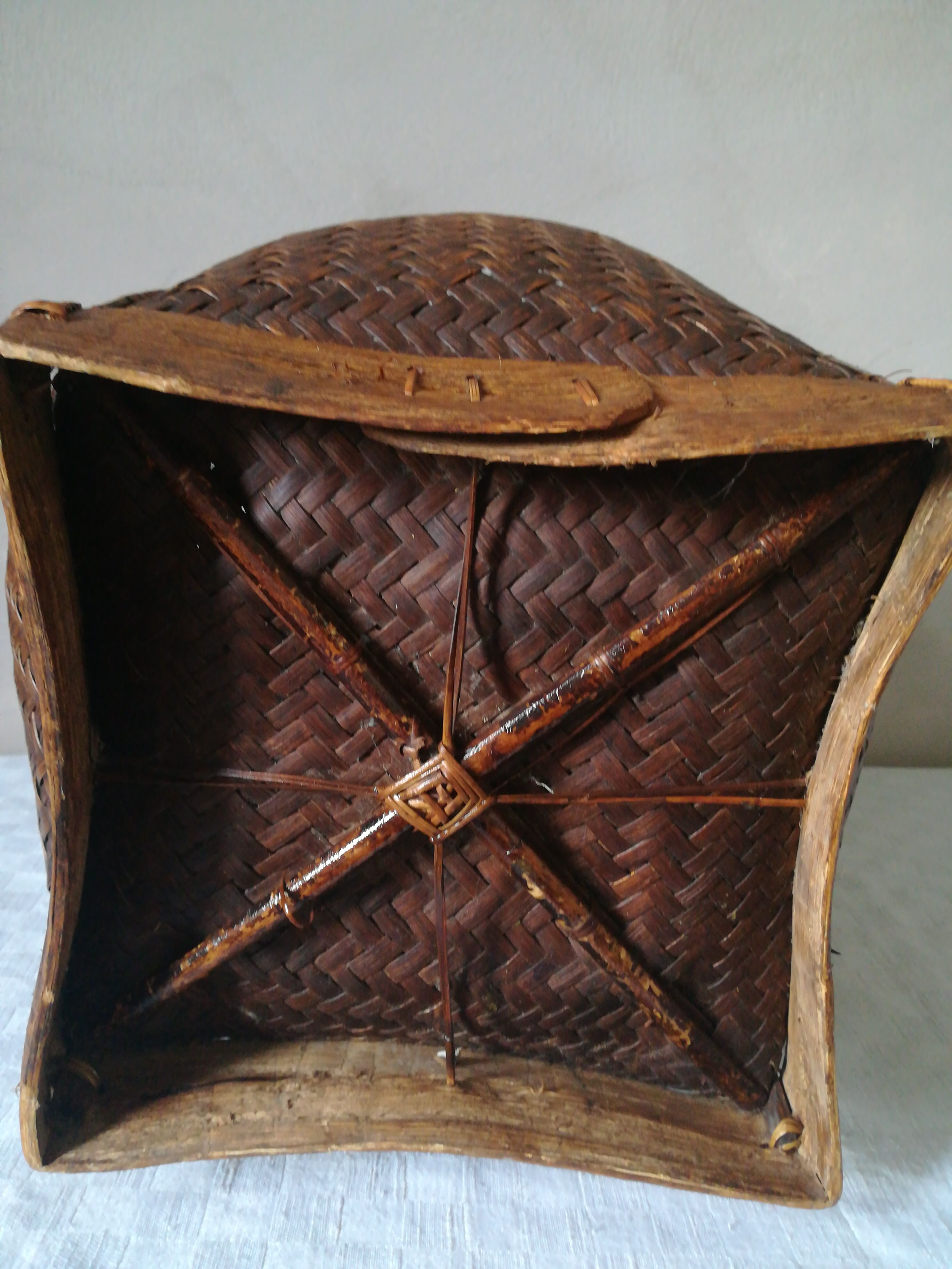 Japanese former basket in bamboo and braided basketry