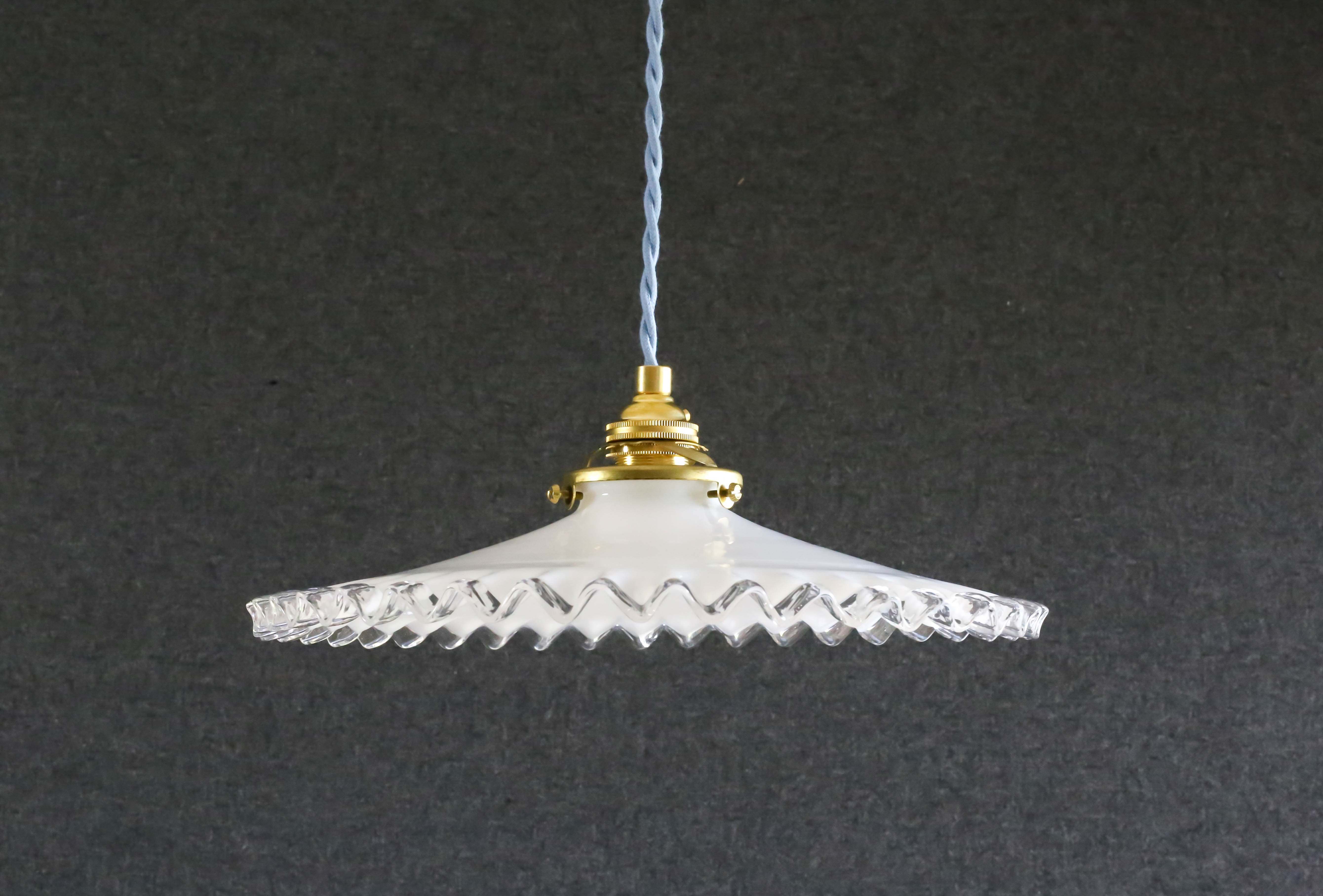 suspension in white crenellated opaline with support and socket in new brass, new cable