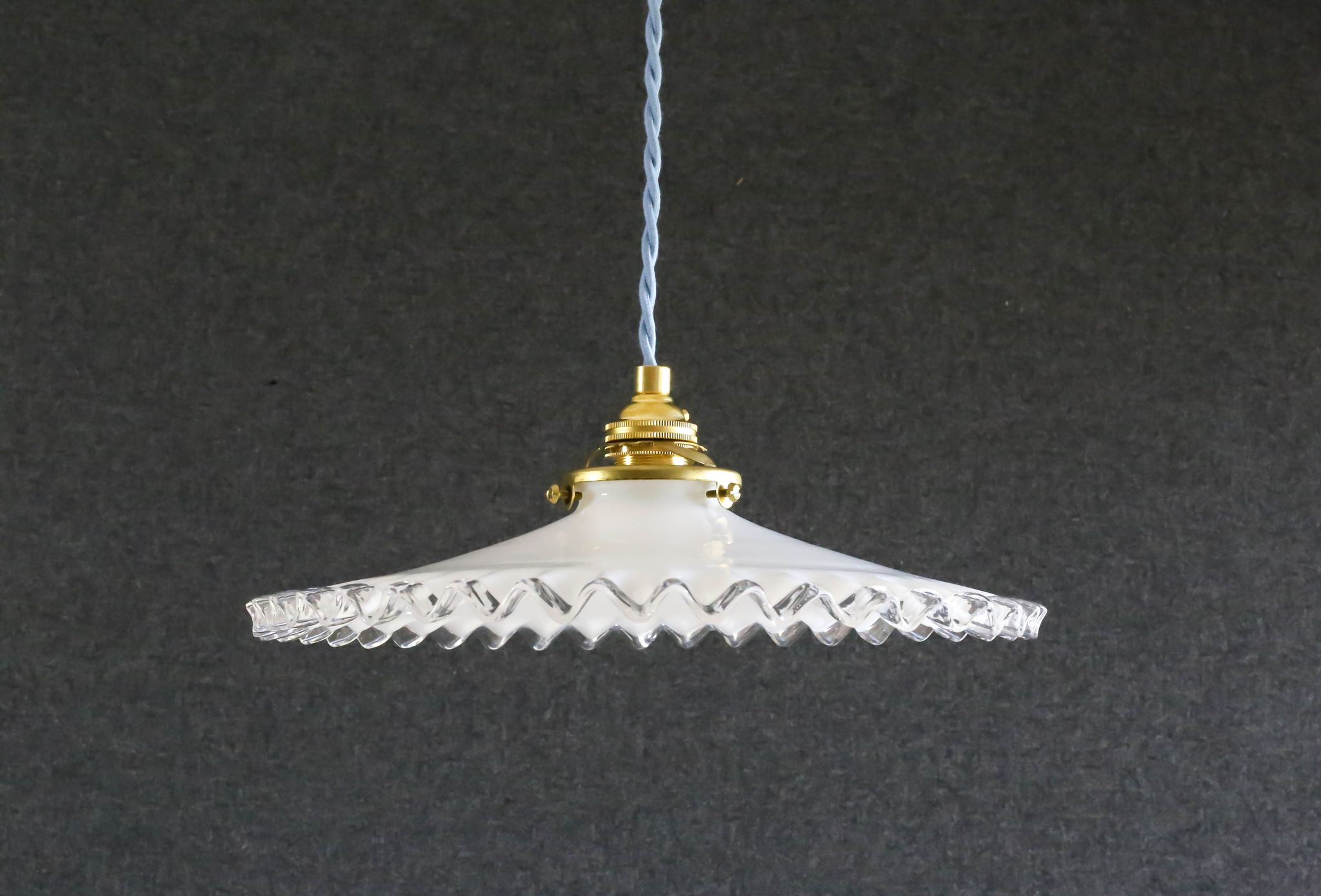 suspension in white crenellated opaline with support and socket in new brass, new cable