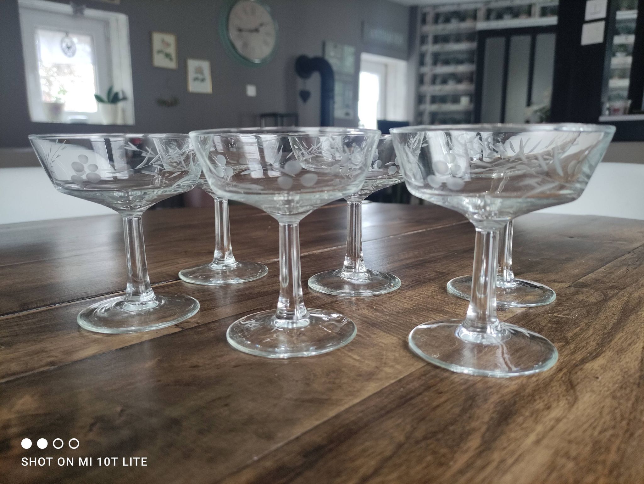 Set of 6 champagne glasses in antique chiseled epi glass