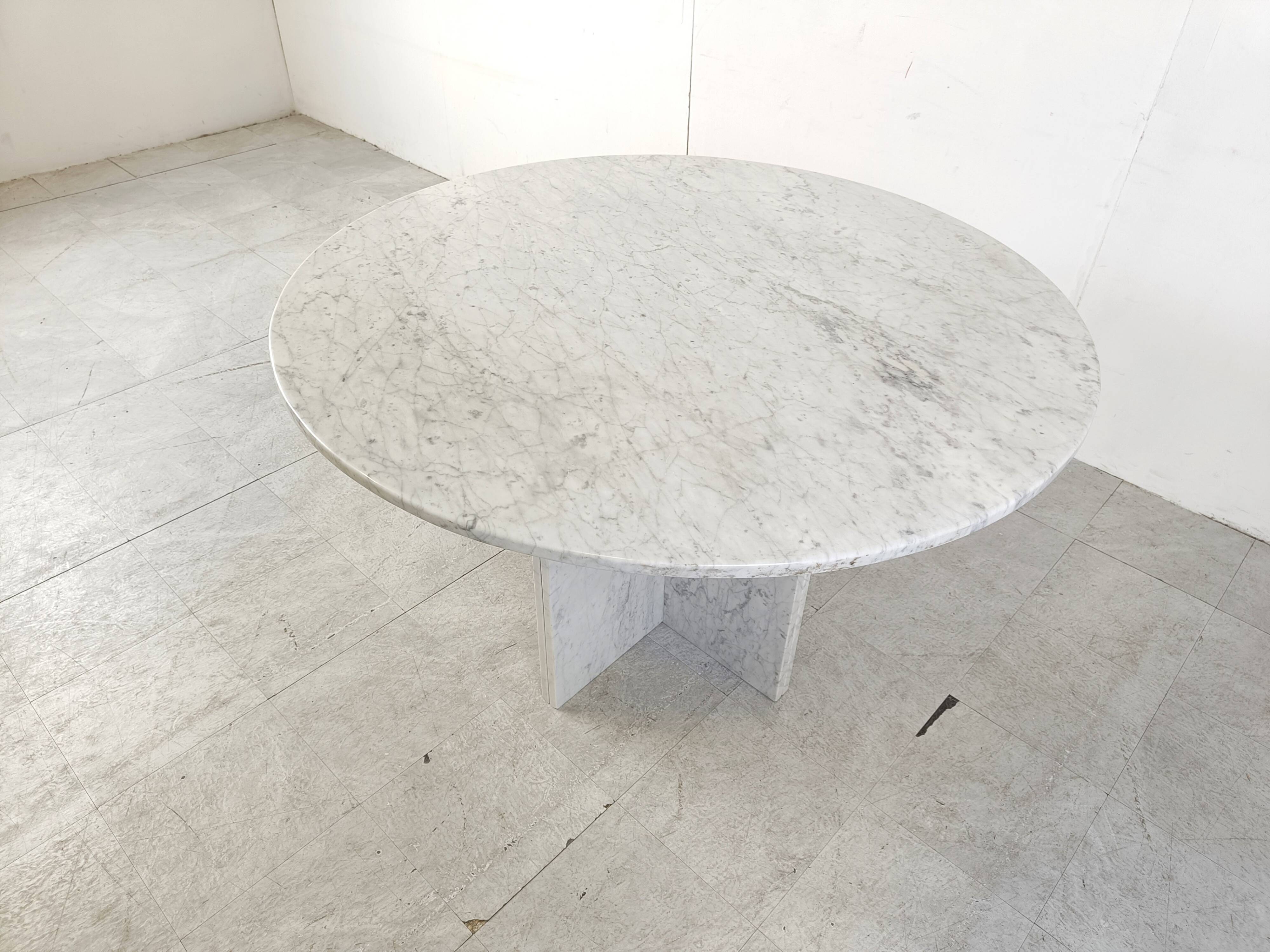 Vintage round White marble dining table 1970s