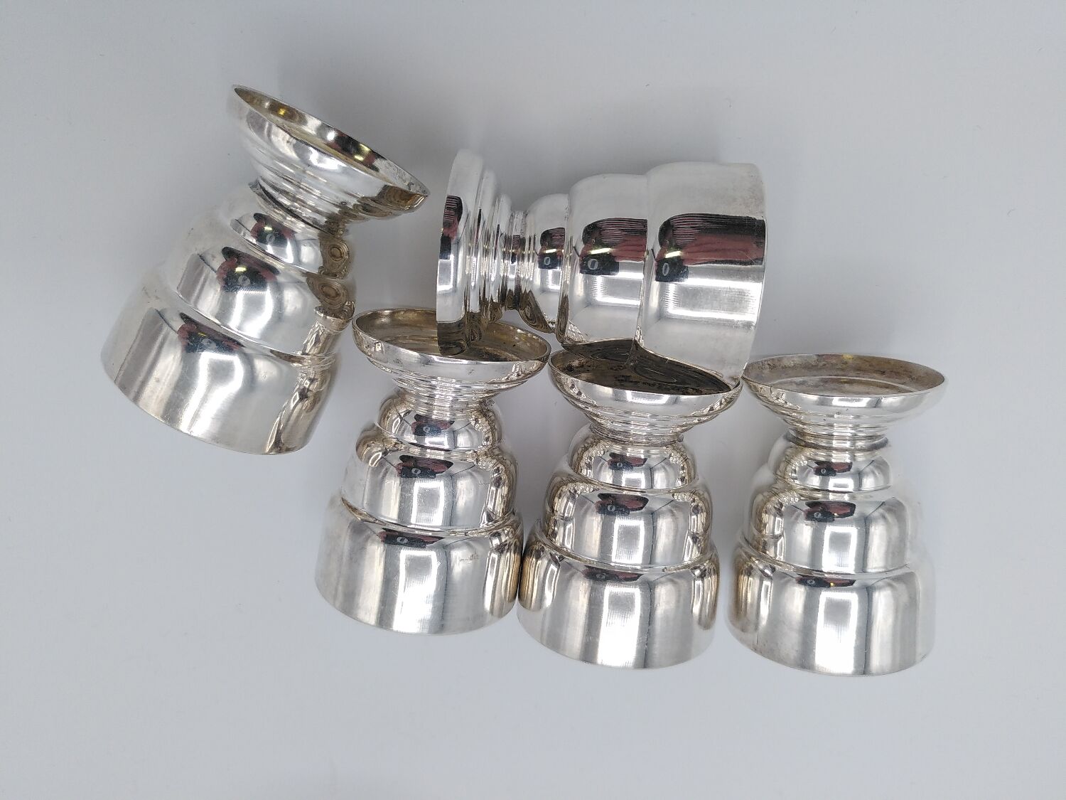 8 art deco eggcups in silver metal