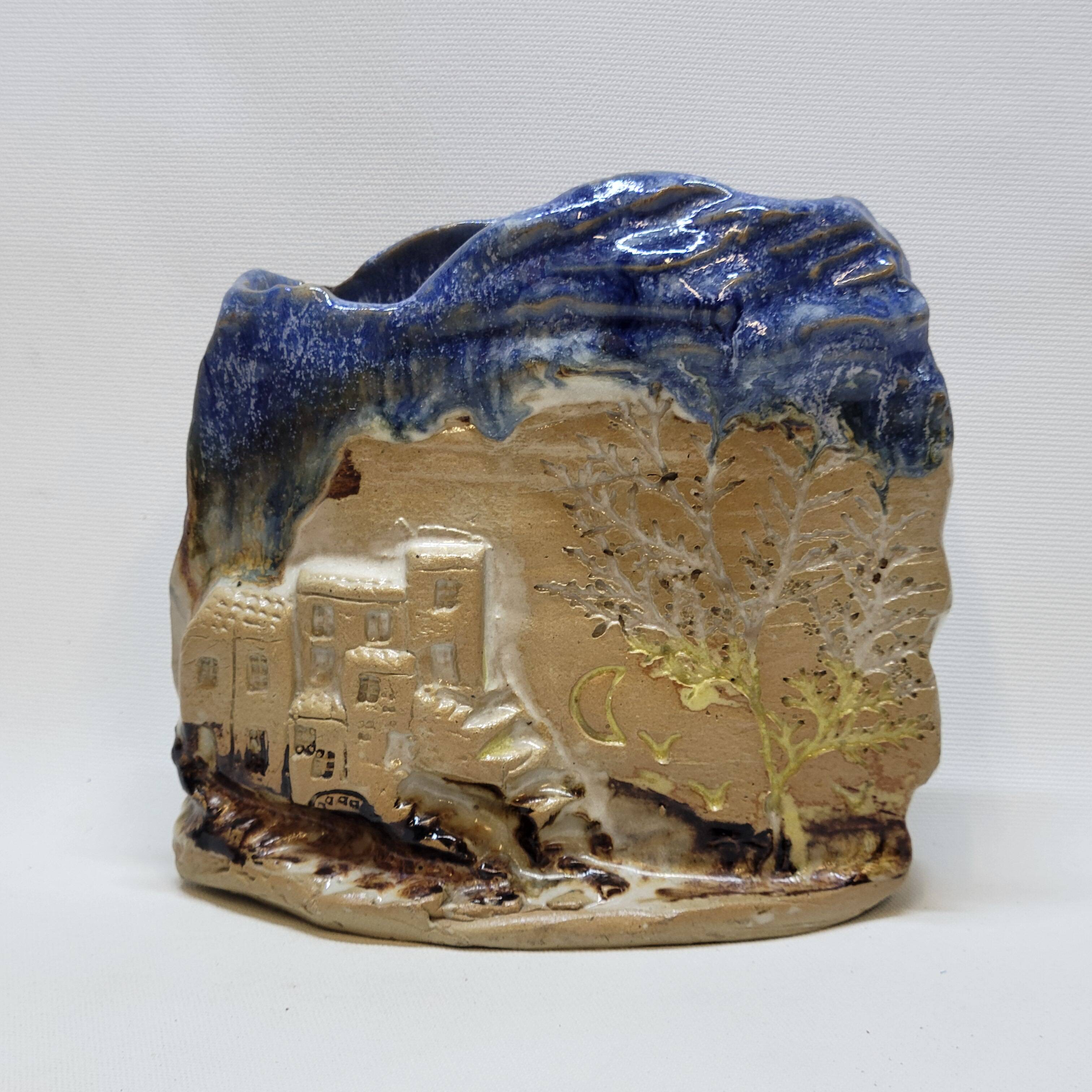 Céramique poterie vase en relief signé angilella