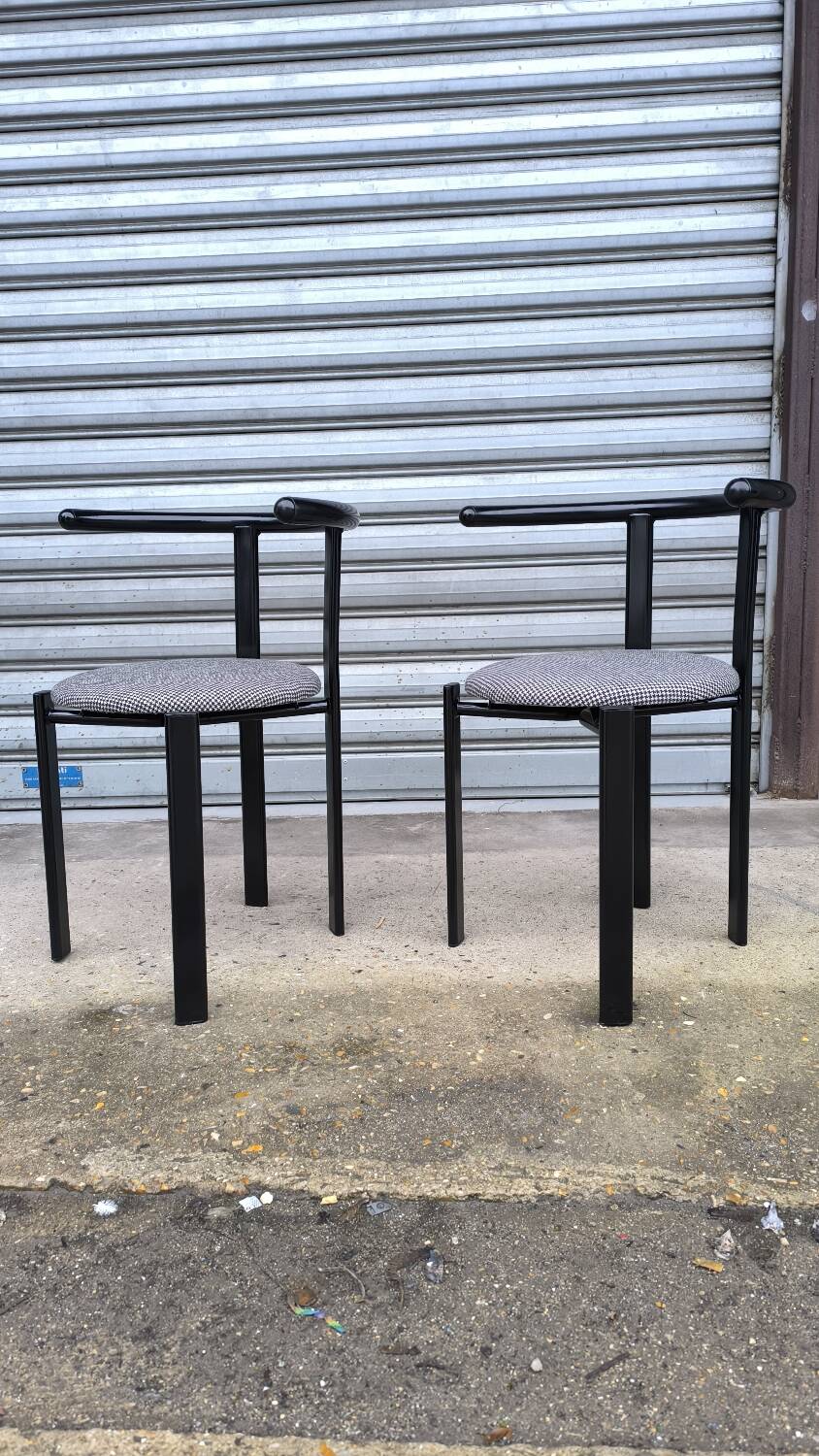 Paire de chaises moderniste 1980