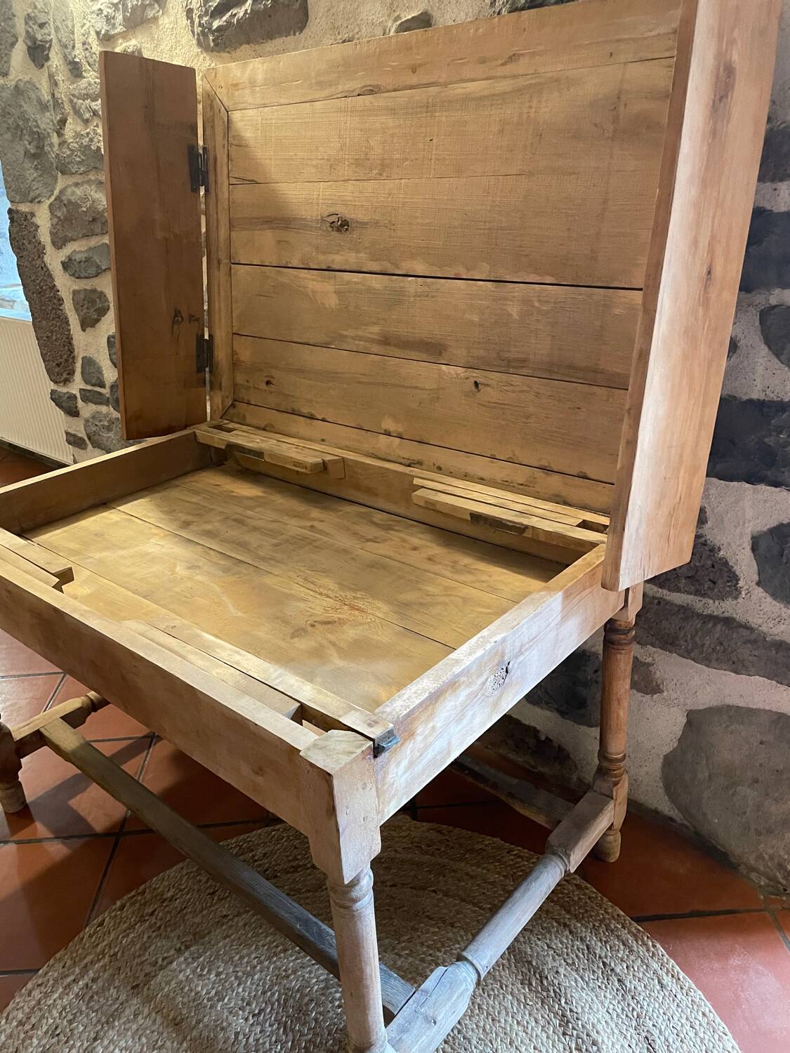 Farm table
