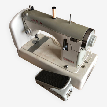 Omnia sewing machine