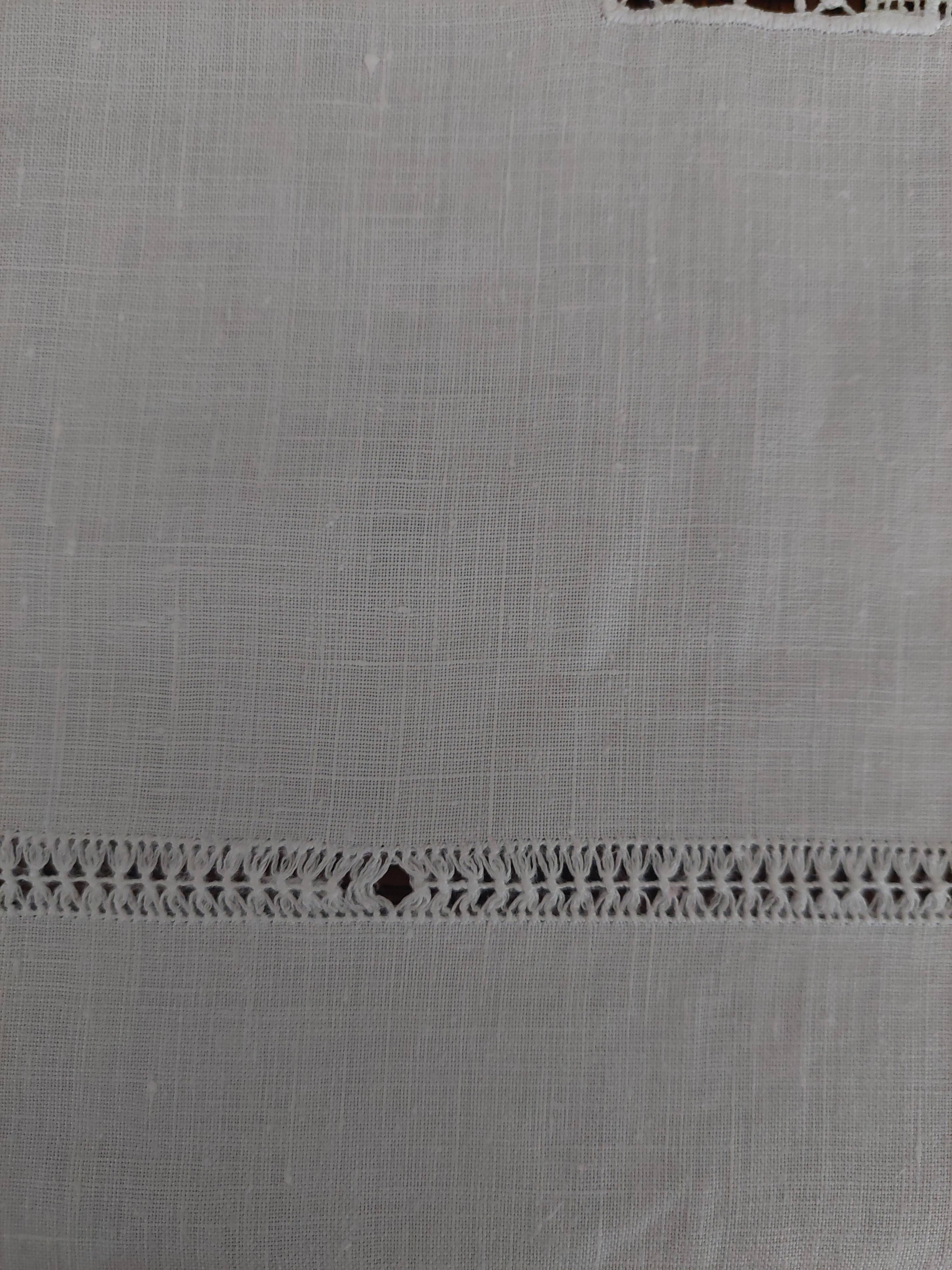 Nappe ancienne lin brodé 175 X 175 cm