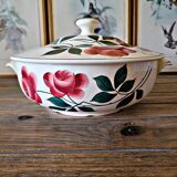 Choisy Le Roi HBC soup tureen model Vernon with rose pattern before 1920