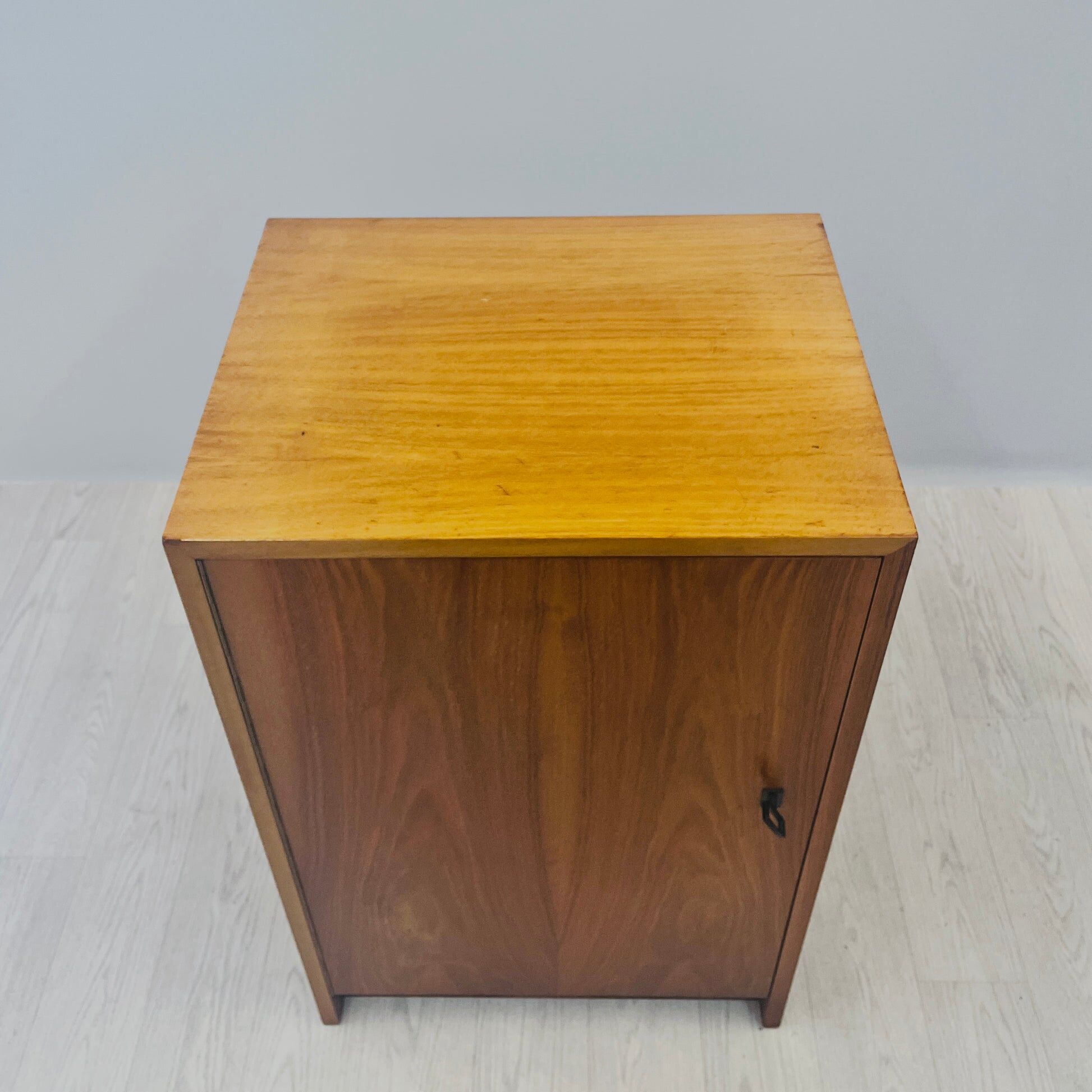 Dresser bedside table