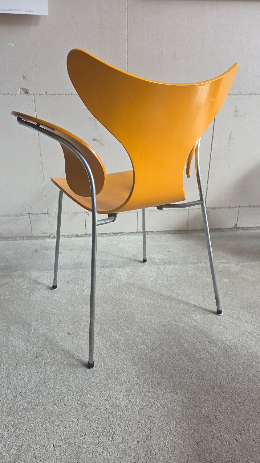 Arne Jacobsen Seaugull by Fritz Hansen