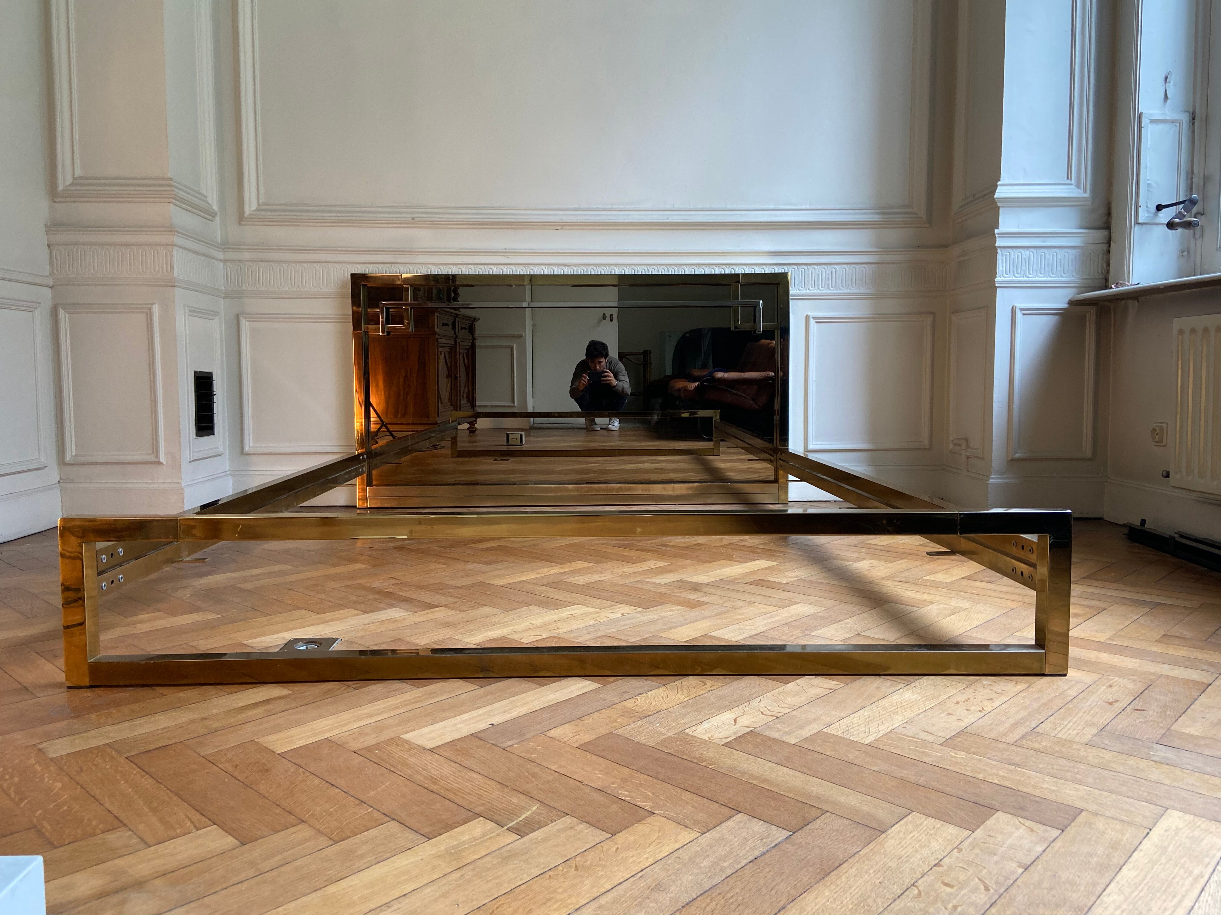 Belgo Chrom bed in gold metal and bronze mirrored headboard, 1970