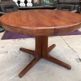 Scandinavian round table