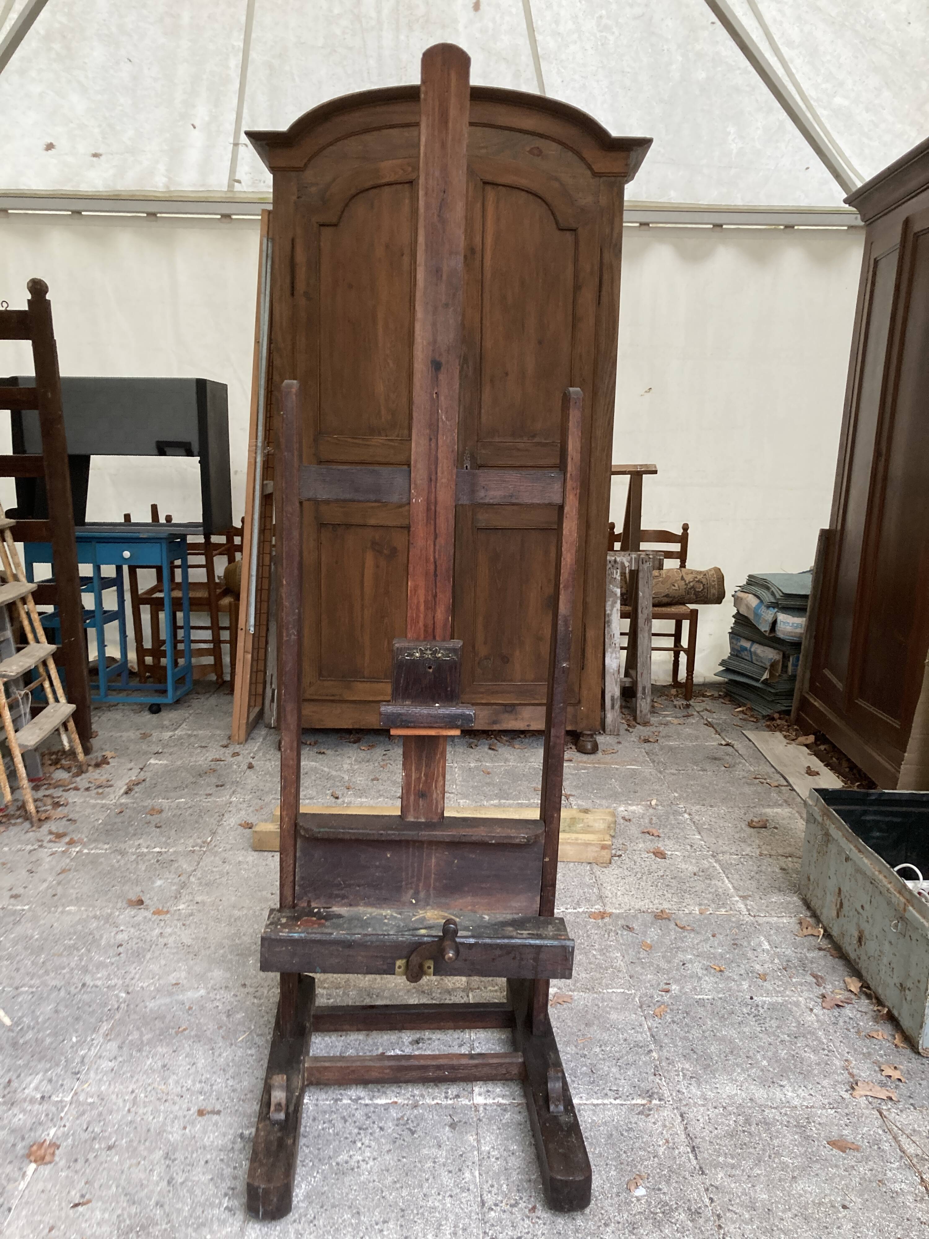 Antique hand-cranked easel