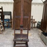 Antique hand-cranked easel