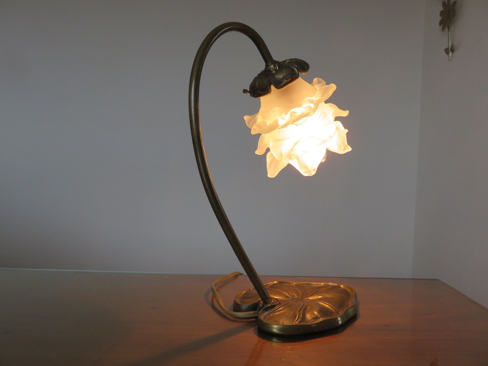 "Water lily" Huguenin bronze art nouveau lamp