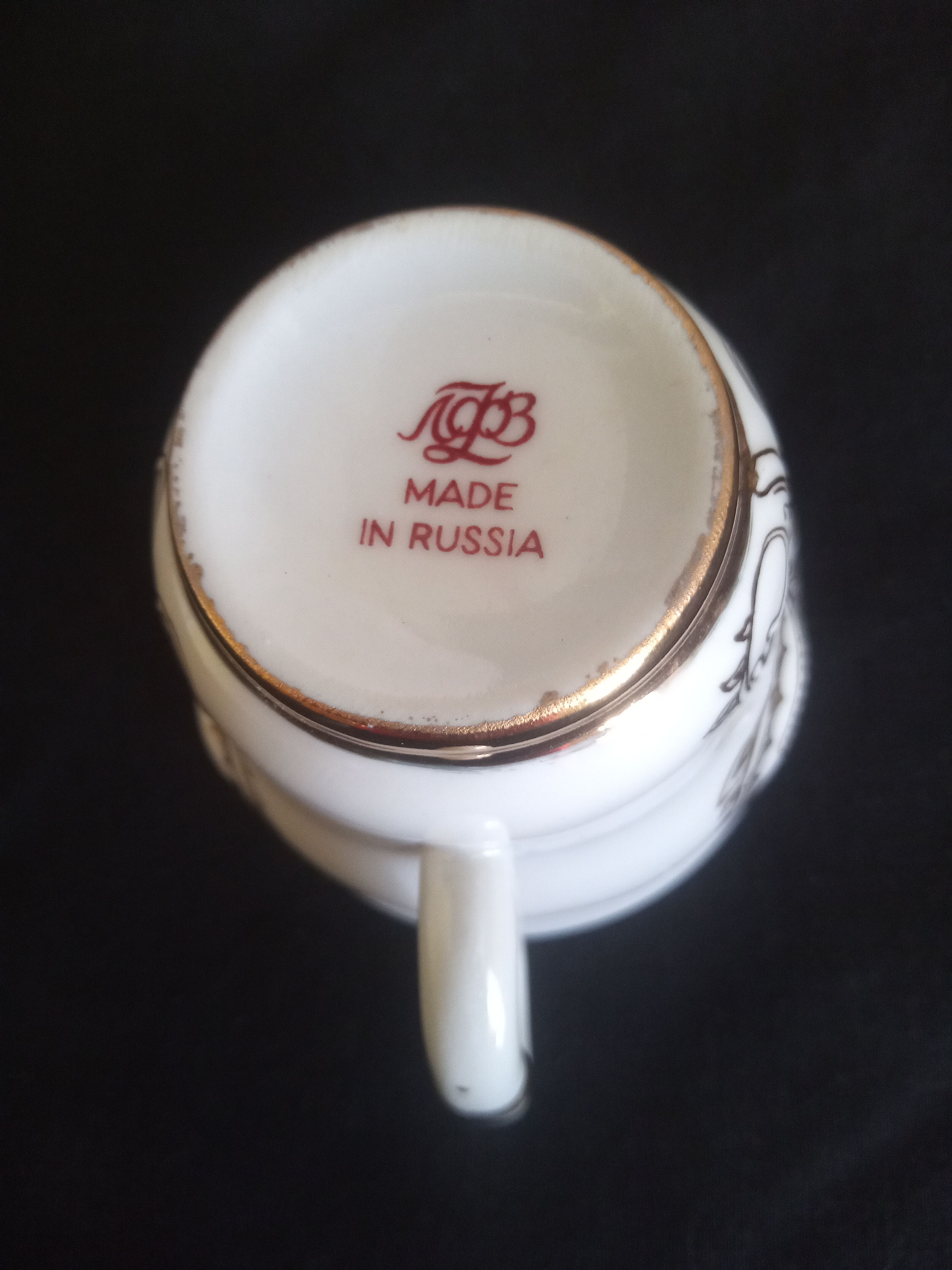 Lomonosov 29-piece porcelain coffee set, cast patterns enhanced with 24k gold