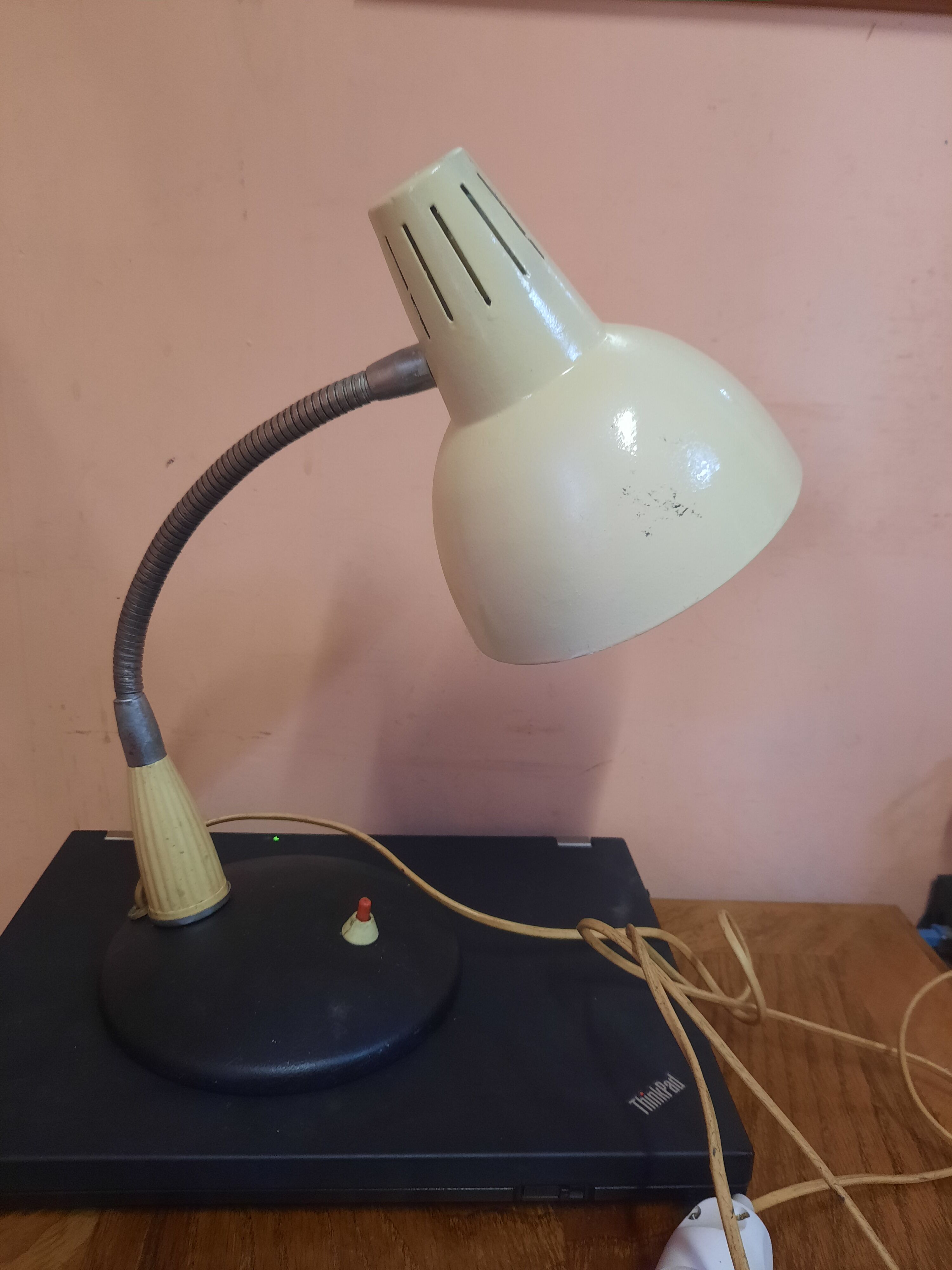 Industrial articulated table lamp