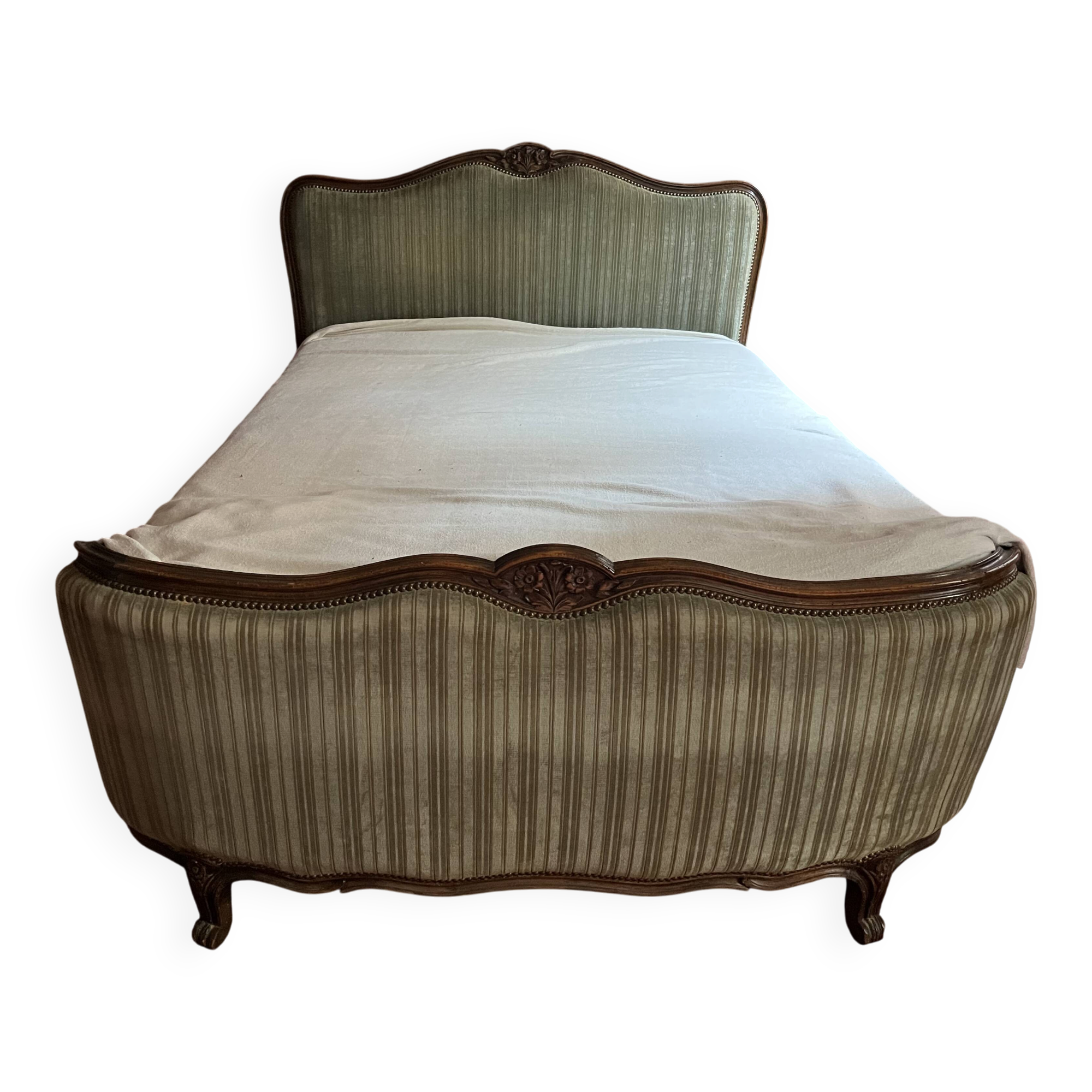 Louis XV style furniture — Carved walnut