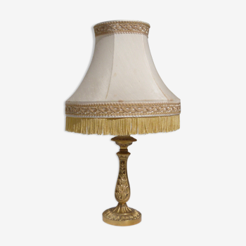 Classic lamp with fringed shade